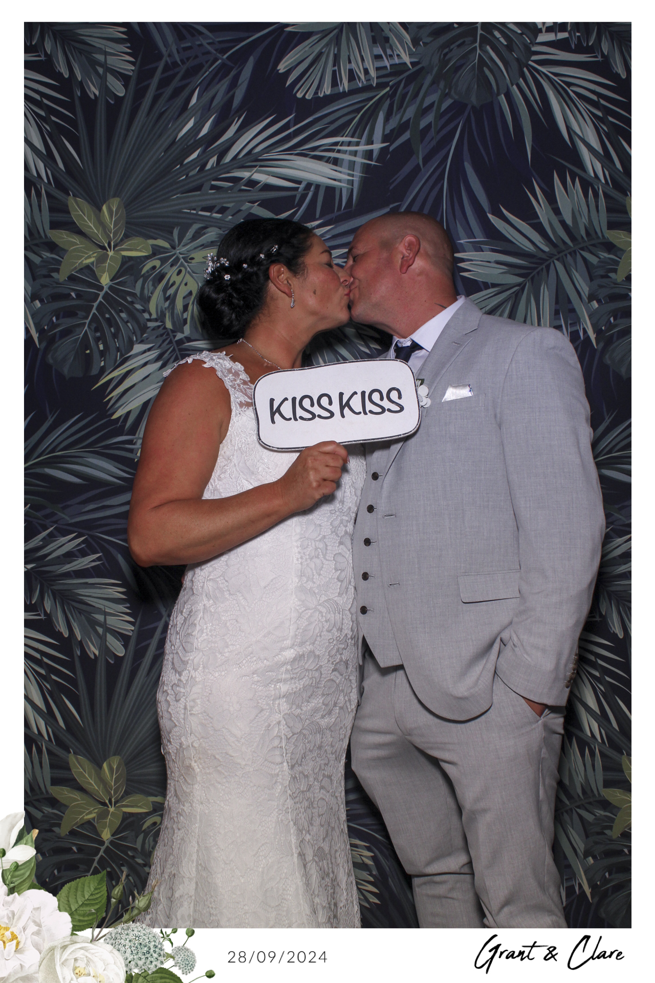 Clare & Grant - Selfie Mirror | View more photos from the event at gallery.freshbooths.com/u/FreshBooths/Clare-Grant-Selfie-Mirror