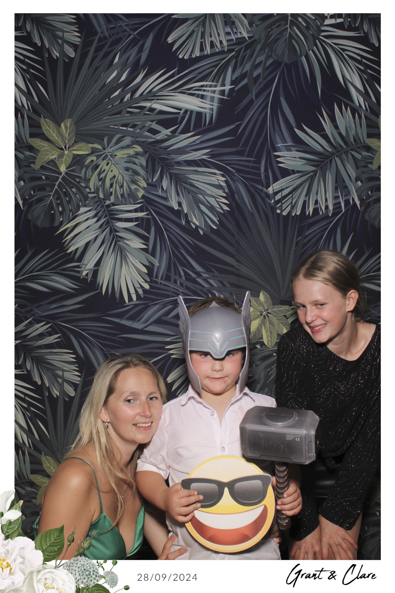 Clare & Grant - Selfie Mirror | View more photos from the event at gallery.freshbooths.com/u/FreshBooths/Clare-Grant-Selfie-Mirror