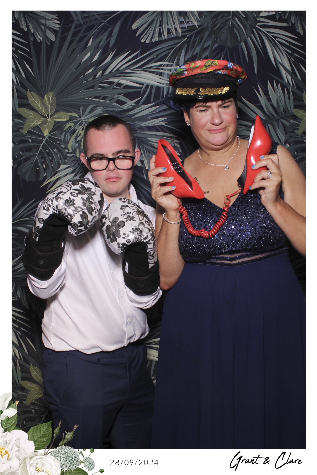 Clare & Grant - Selfie Mirror | View more photos from the event at gallery.freshbooths.com/u/FreshBooths/Clare-Grant-Selfie-Mirror