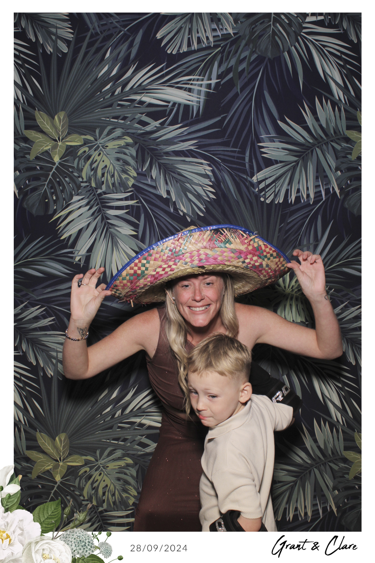 Clare & Grant - Selfie Mirror | View more photos from the event at gallery.freshbooths.com/u/FreshBooths/Clare-Grant-Selfie-Mirror