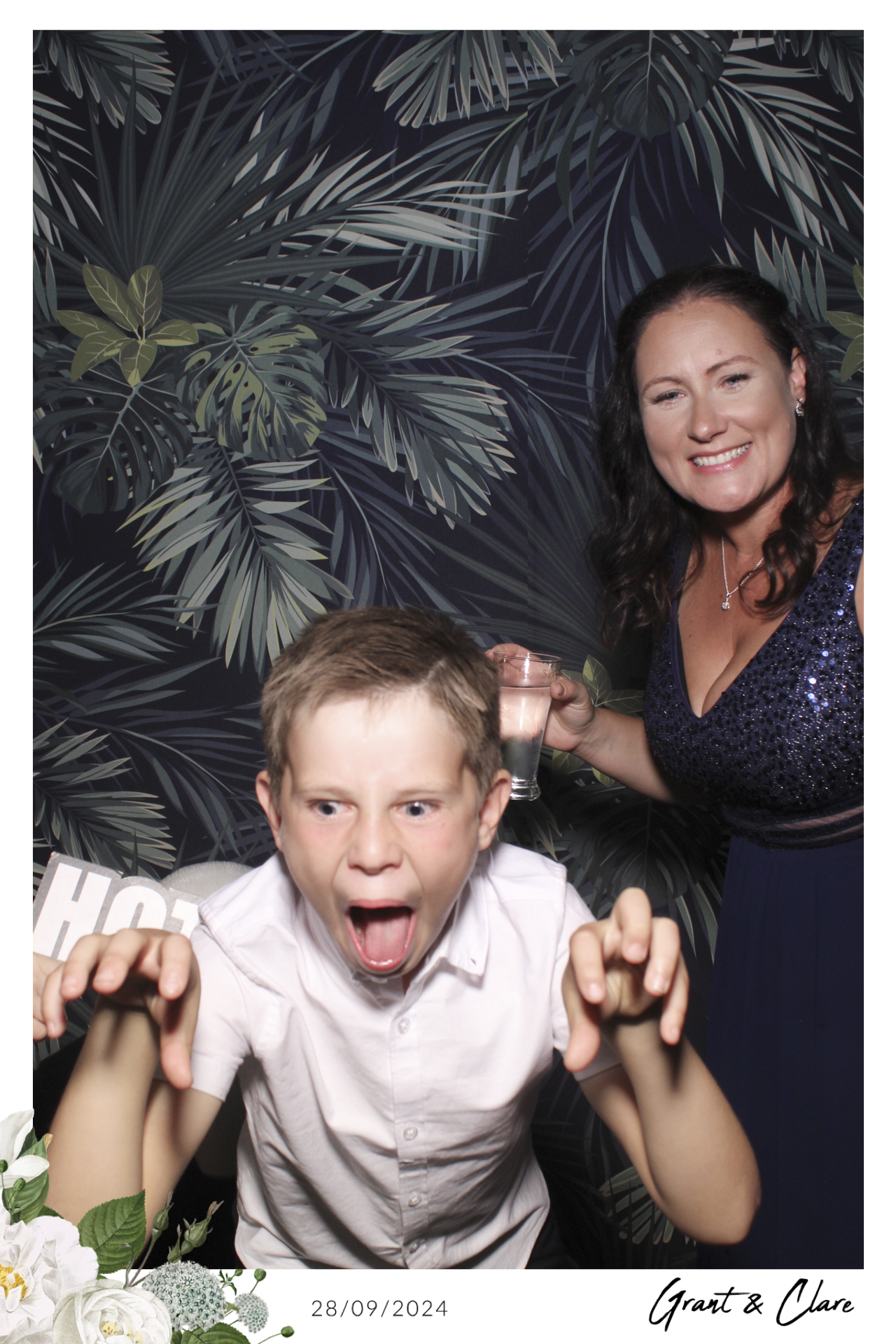 Clare & Grant - Selfie Mirror | View more photos from the event at gallery.freshbooths.com/u/FreshBooths/Clare-Grant-Selfie-Mirror