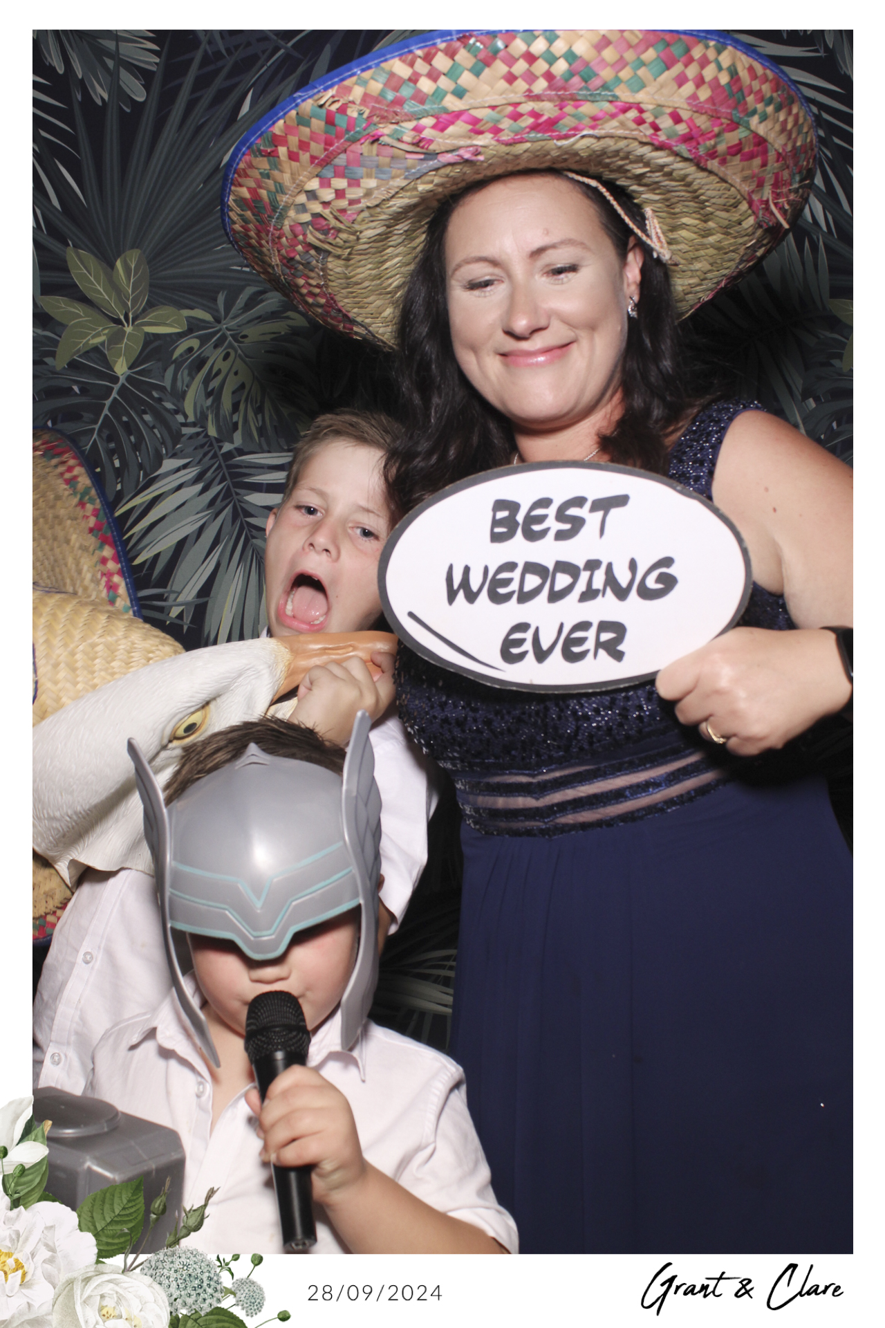 Clare & Grant - Selfie Mirror | View more photos from the event at gallery.freshbooths.com/u/FreshBooths/Clare-Grant-Selfie-Mirror
