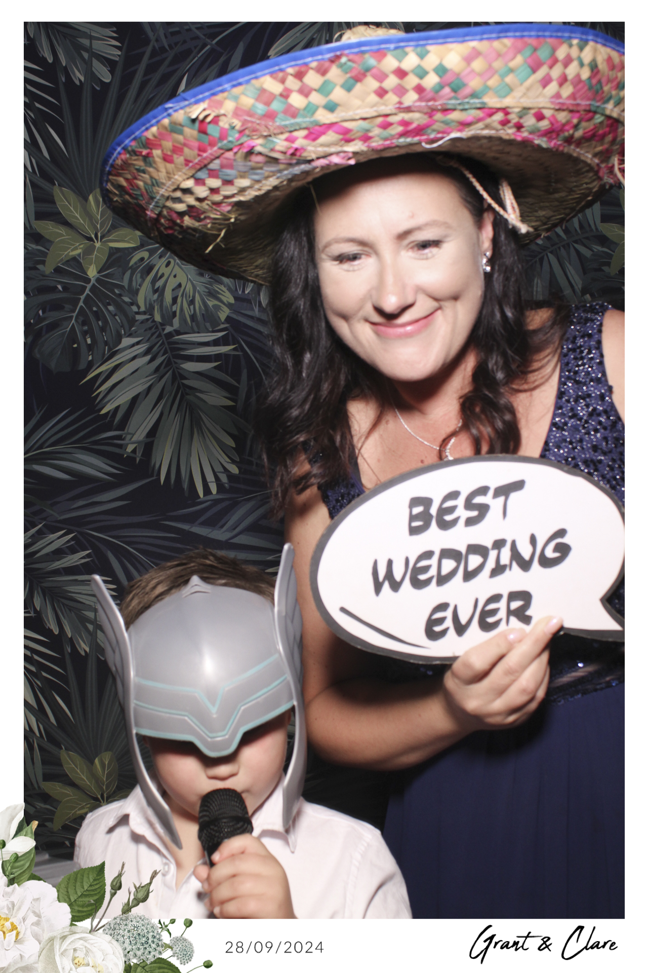 Clare & Grant - Selfie Mirror | View more photos from the event at gallery.freshbooths.com/u/FreshBooths/Clare-Grant-Selfie-Mirror
