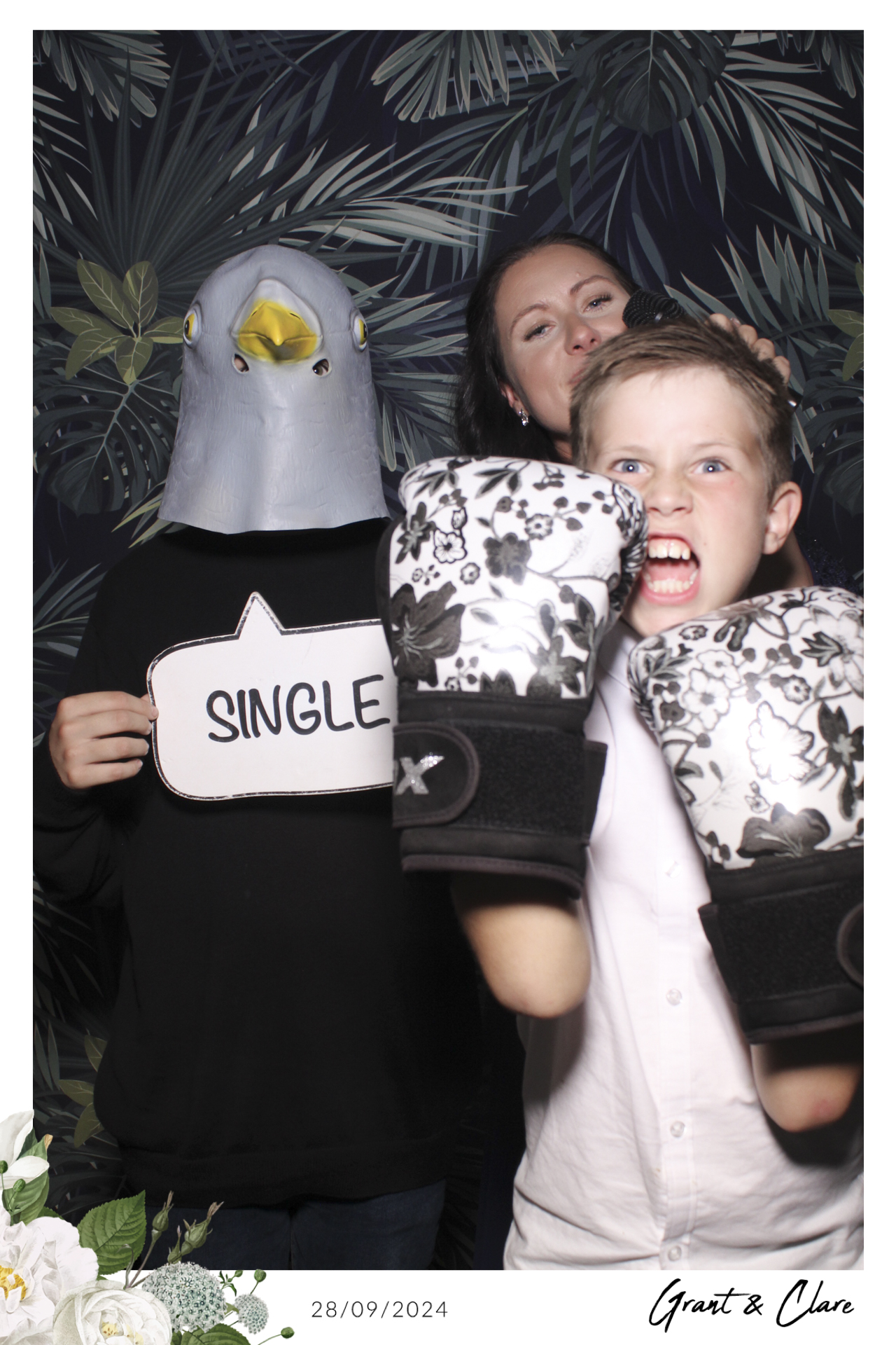 Clare & Grant - Selfie Mirror | View more photos from the event at gallery.freshbooths.com/u/FreshBooths/Clare-Grant-Selfie-Mirror