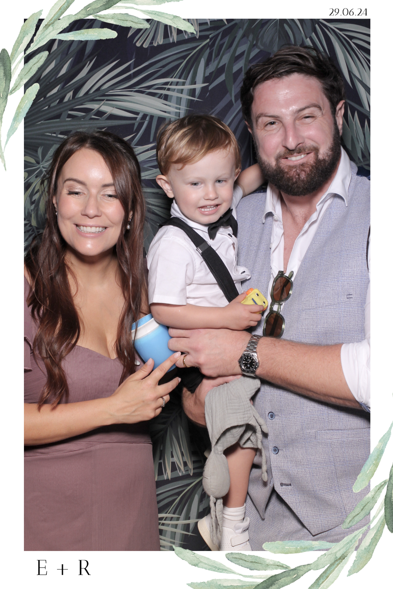 Ellie & Rob - Selfie Mirror | View more photos from the event at gallery.freshbooths.com/u/FreshBooths/Ellie-Rob-Selfie-Mirror