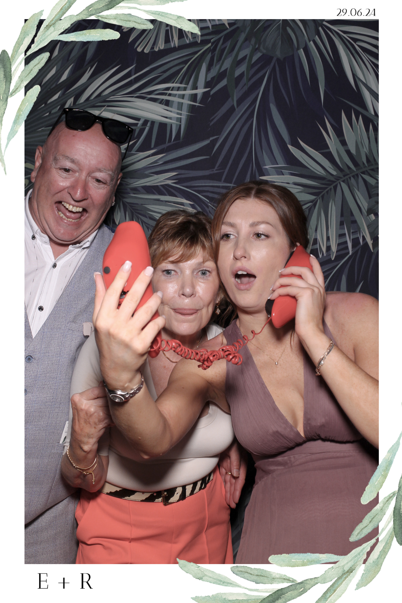 Ellie & Rob - Selfie Mirror | View more photos from the event at gallery.freshbooths.com/u/FreshBooths/Ellie-Rob-Selfie-Mirror