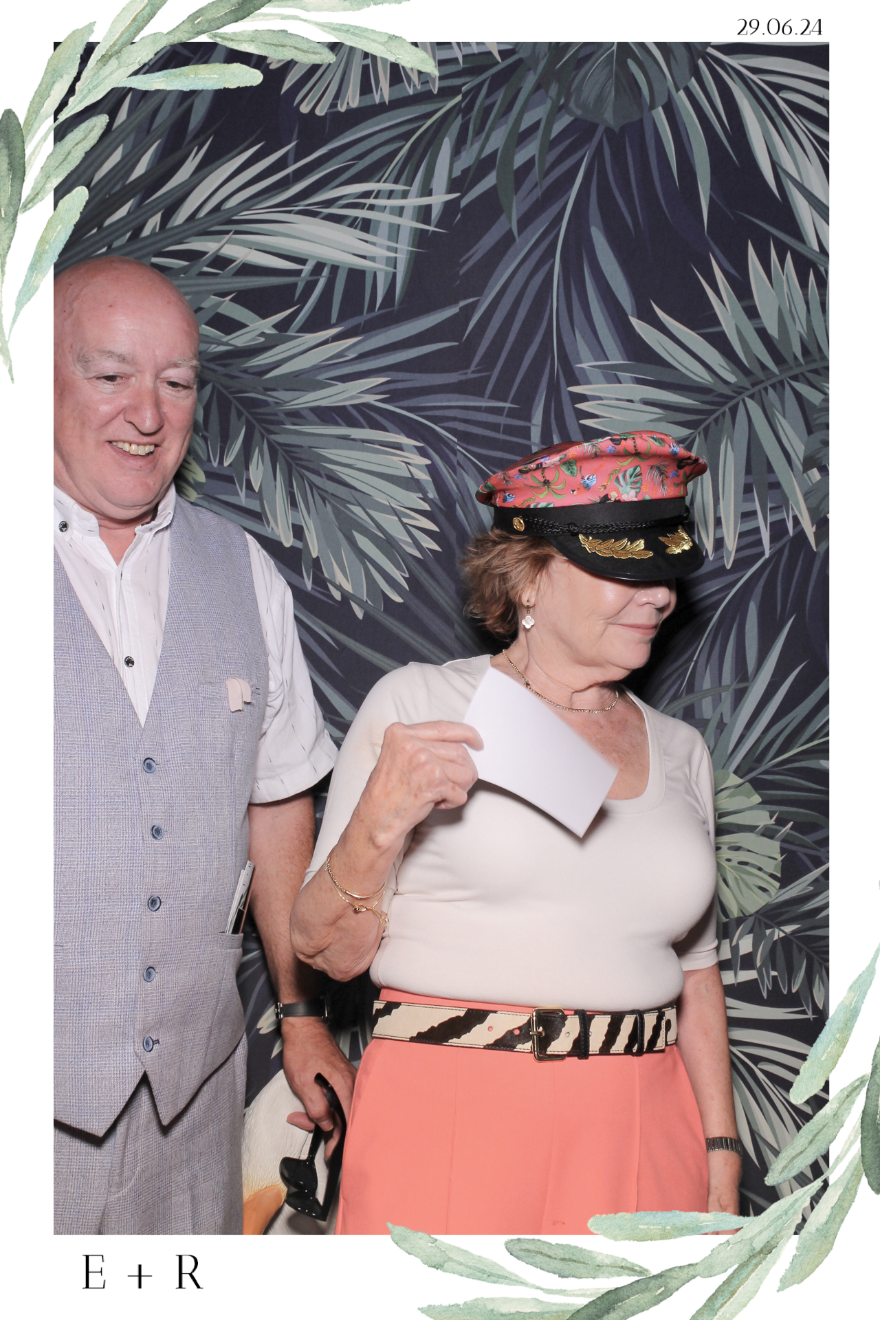 Ellie & Rob - Selfie Mirror | View more photos from the event at gallery.freshbooths.com/u/FreshBooths/Ellie-Rob-Selfie-Mirror