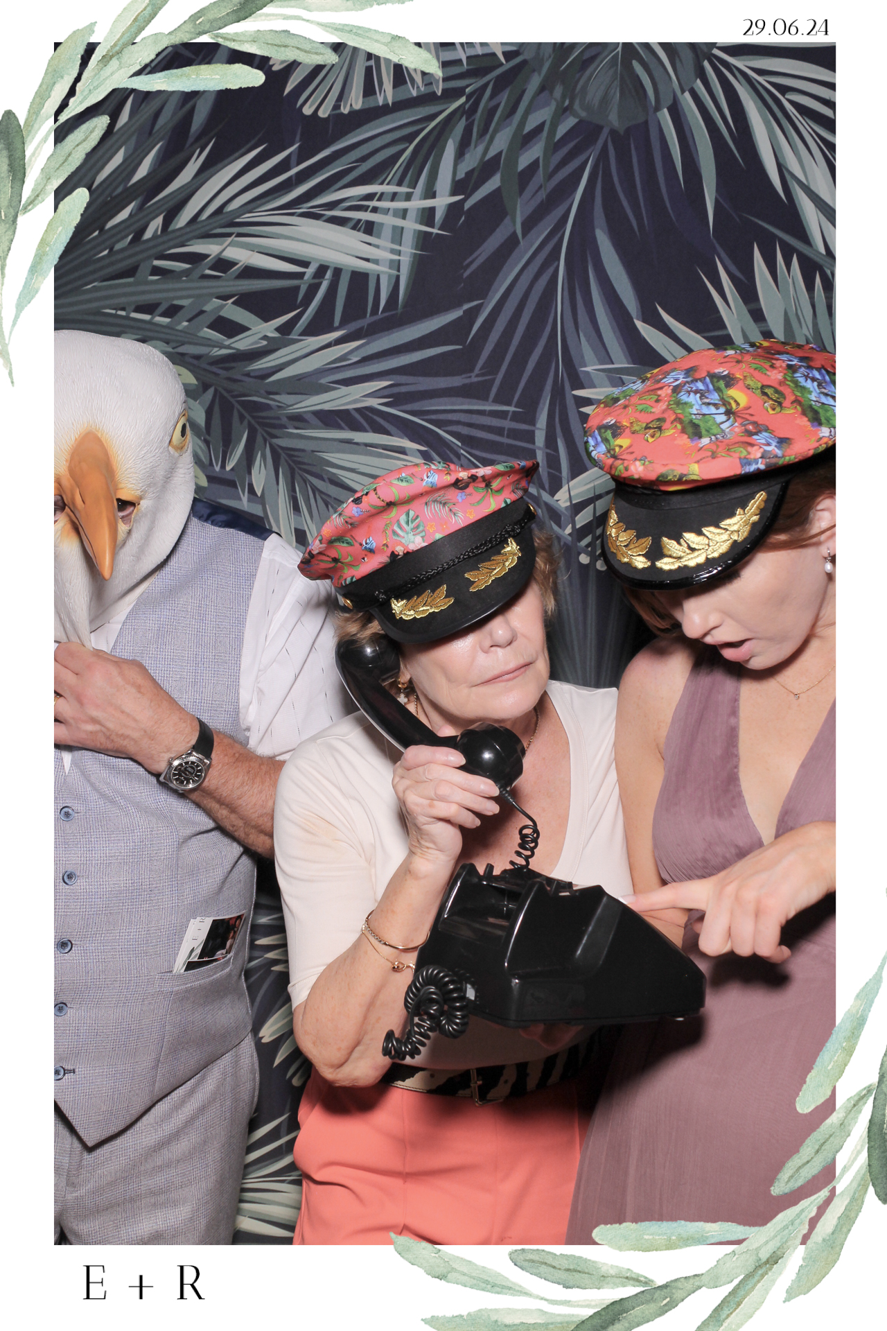 Ellie & Rob - Selfie Mirror | View more photos from the event at gallery.freshbooths.com/u/FreshBooths/Ellie-Rob-Selfie-Mirror