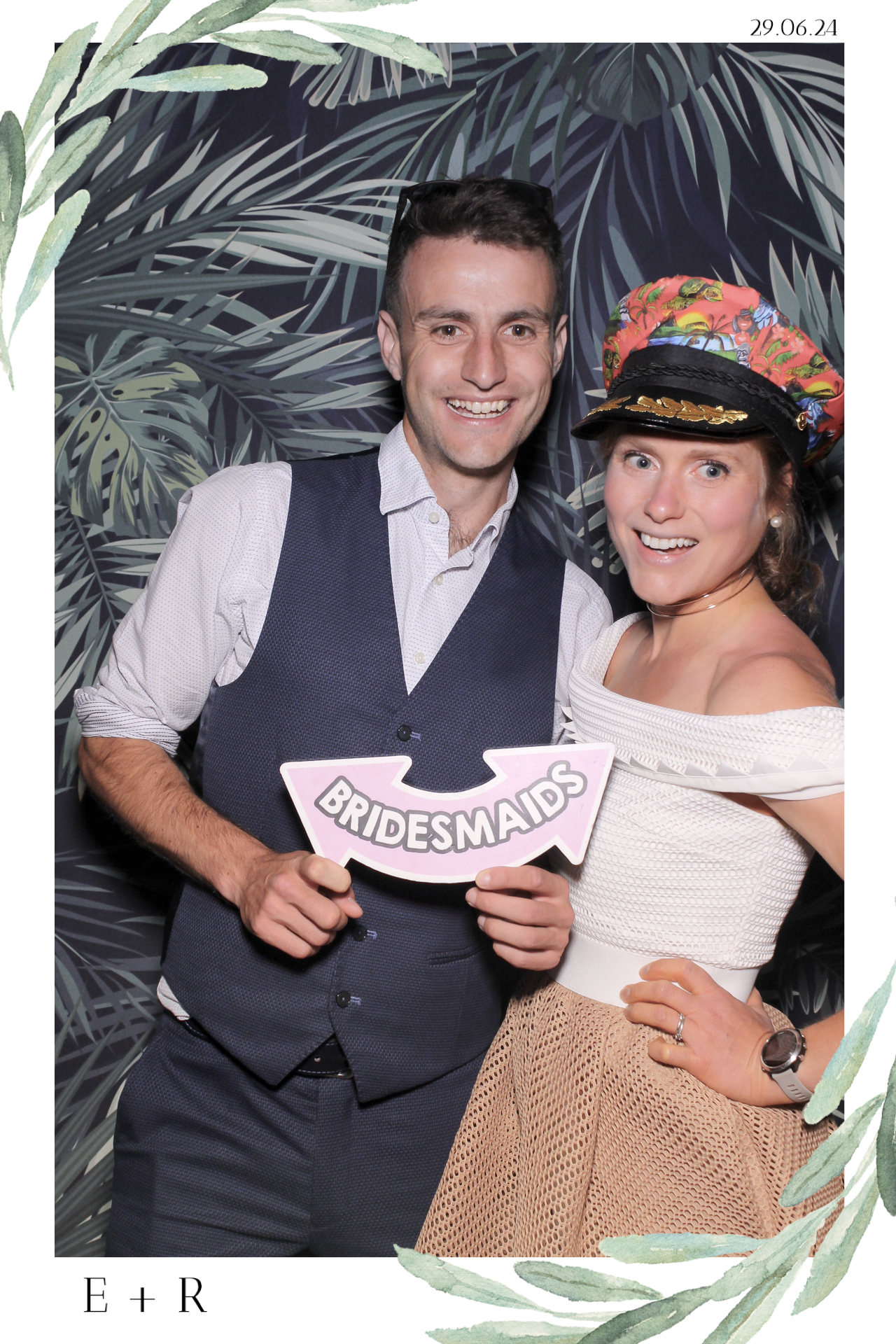 Ellie & Rob - Selfie Mirror | View more photos from the event at gallery.freshbooths.com/u/FreshBooths/Ellie-Rob-Selfie-Mirror