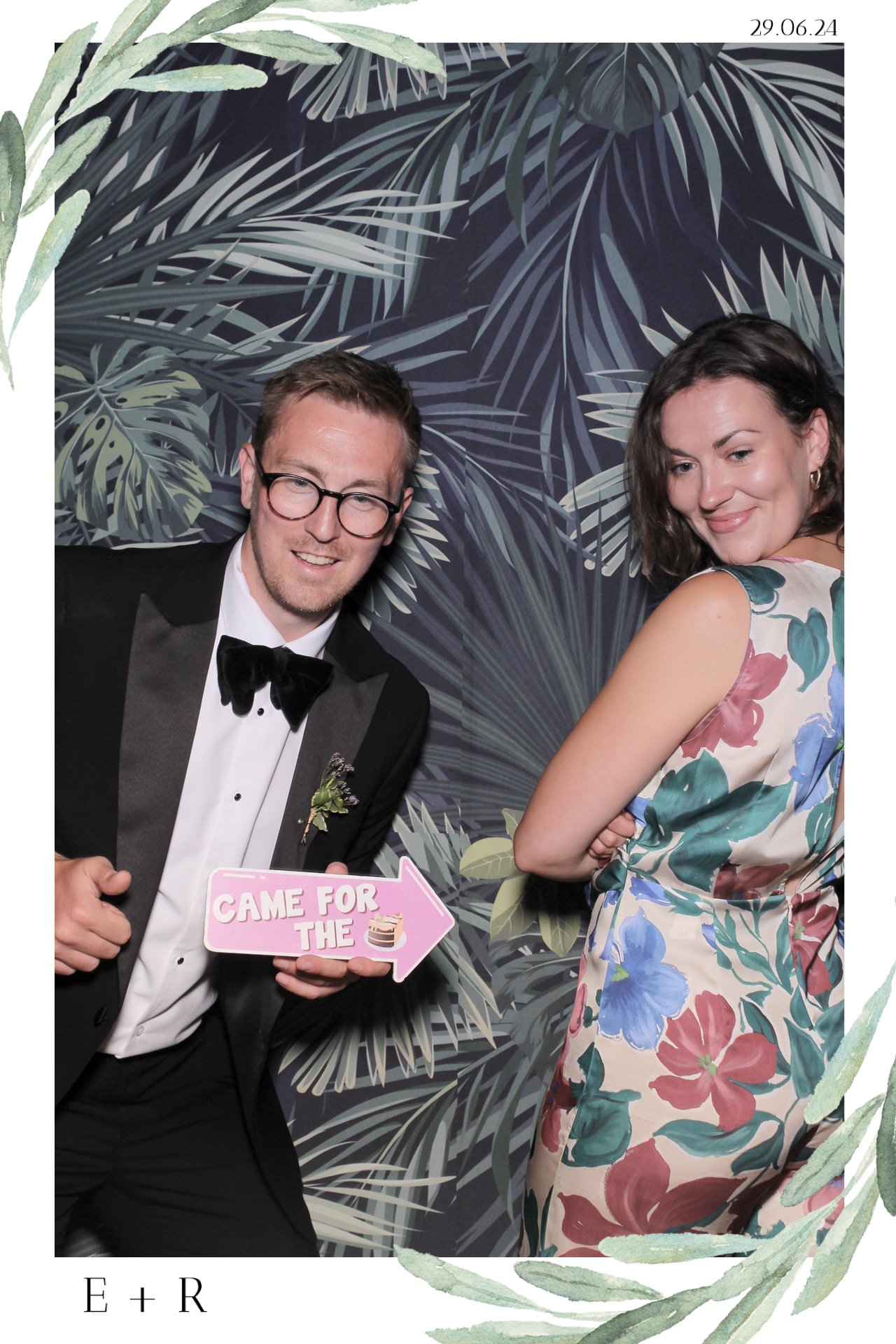 Ellie & Rob - Selfie Mirror | View more photos from the event at gallery.freshbooths.com/u/FreshBooths/Ellie-Rob-Selfie-Mirror