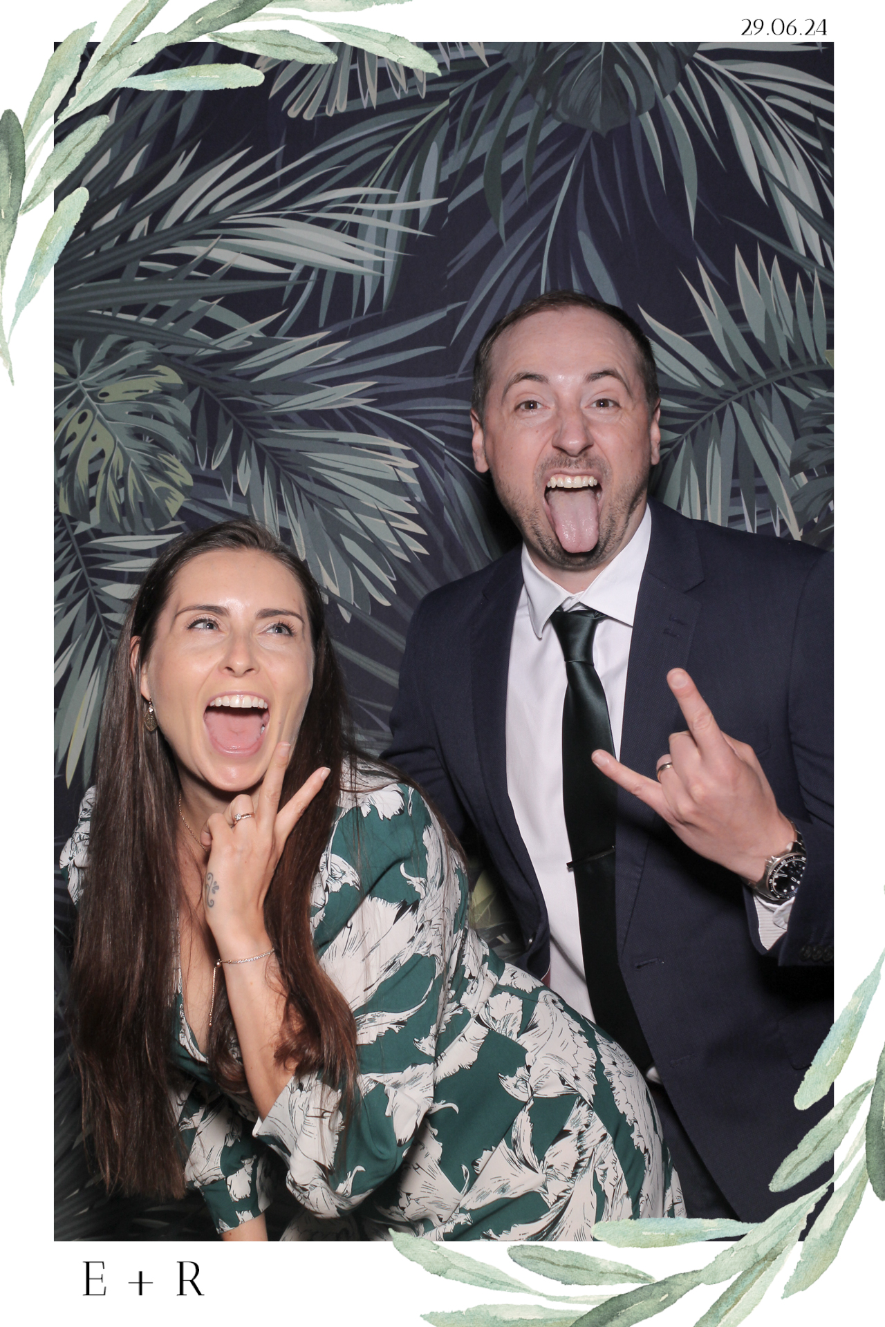 Ellie & Rob - Selfie Mirror | View more photos from the event at gallery.freshbooths.com/u/FreshBooths/Ellie-Rob-Selfie-Mirror