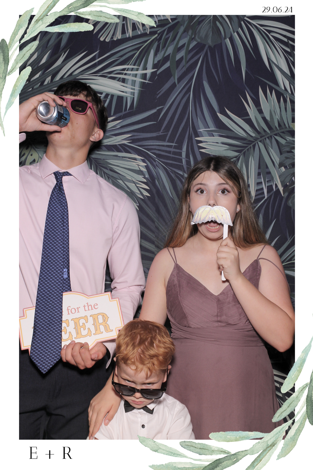 Ellie & Rob - Selfie Mirror | View more photos from the event at gallery.freshbooths.com/u/FreshBooths/Ellie-Rob-Selfie-Mirror
