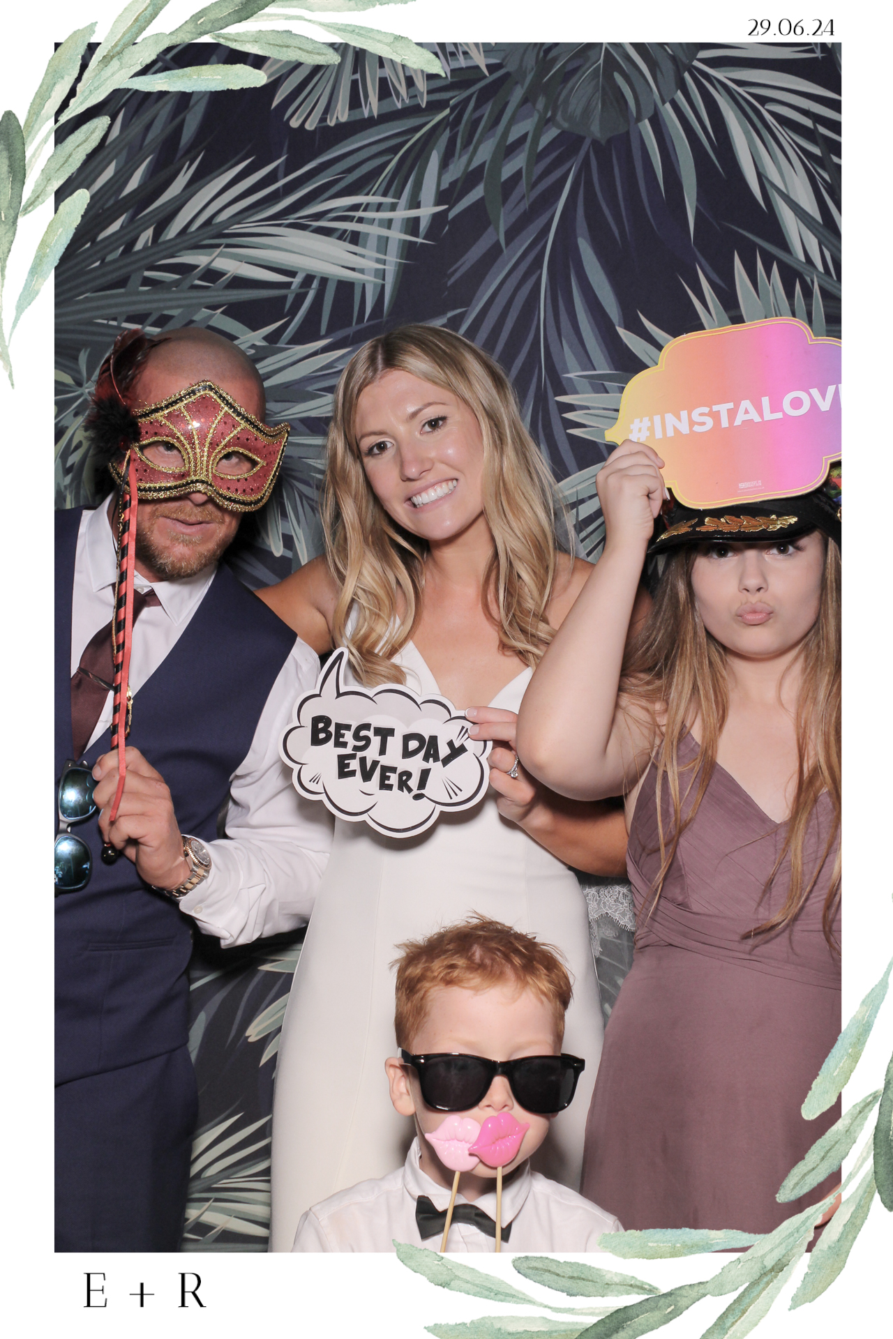 Ellie & Rob - Selfie Mirror | View more photos from the event at gallery.freshbooths.com/u/FreshBooths/Ellie-Rob-Selfie-Mirror