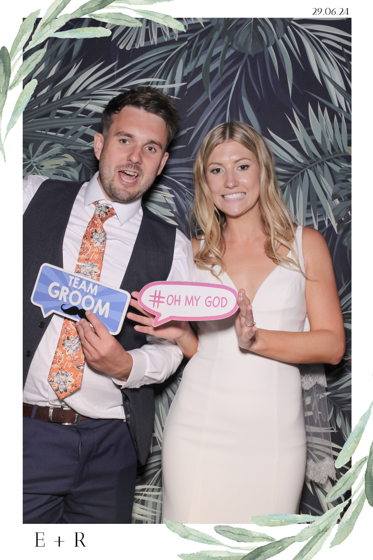 Ellie & Rob - Selfie Mirror | View more photos from the event at gallery.freshbooths.com/u/FreshBooths/Ellie-Rob-Selfie-Mirror