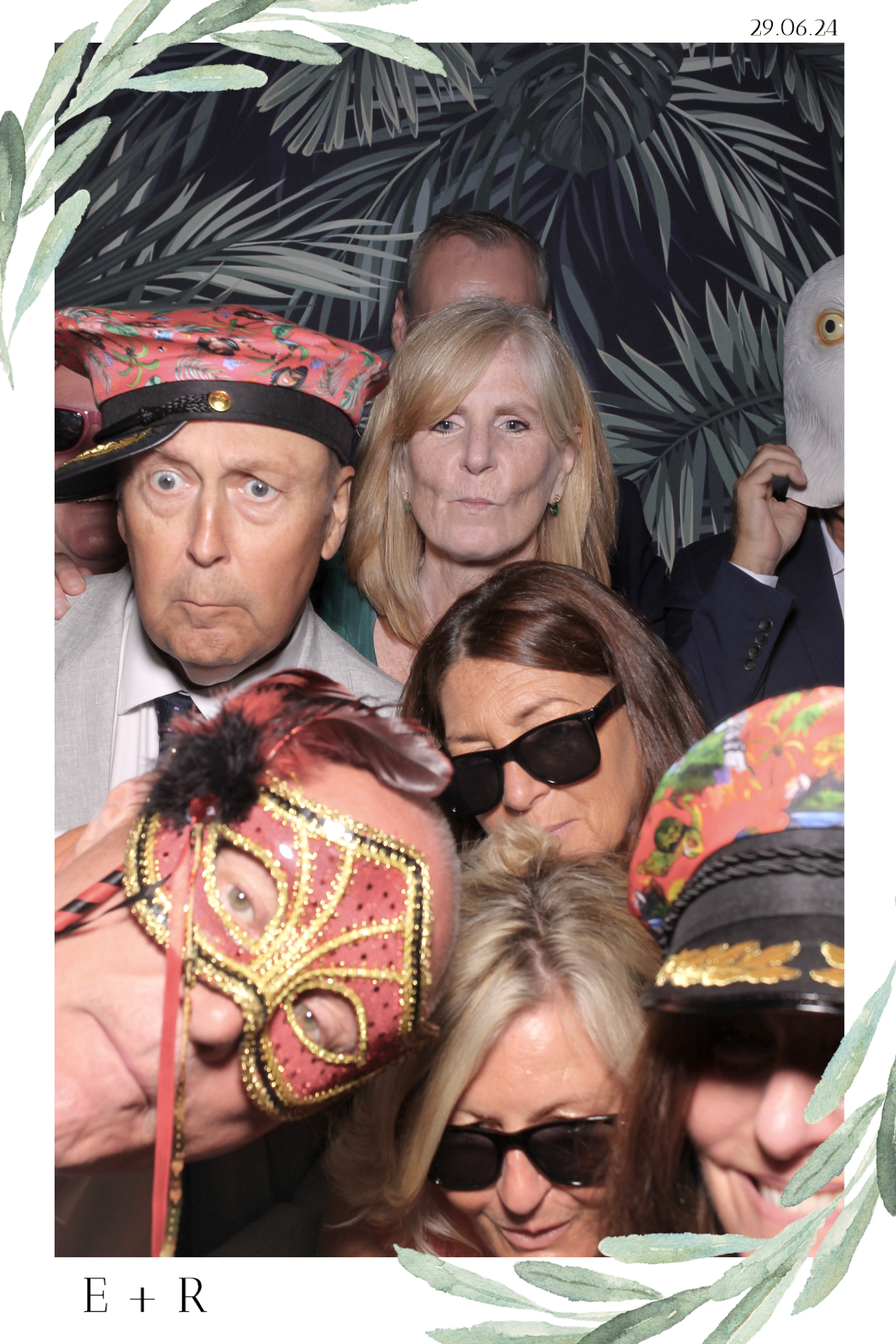 Ellie & Rob - Selfie Mirror | View more photos from the event at gallery.freshbooths.com/u/FreshBooths/Ellie-Rob-Selfie-Mirror