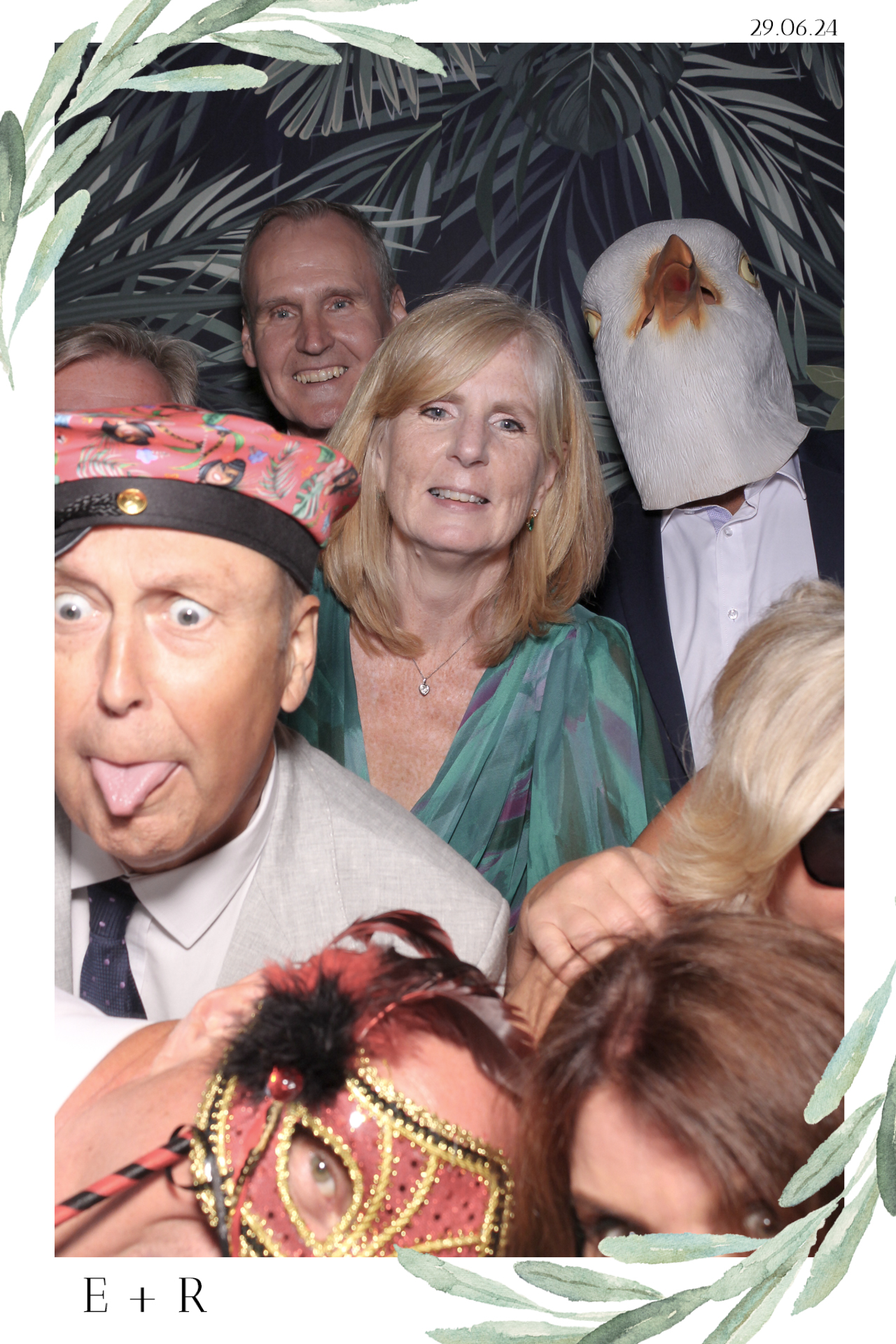 Ellie & Rob - Selfie Mirror | View more photos from the event at gallery.freshbooths.com/u/FreshBooths/Ellie-Rob-Selfie-Mirror