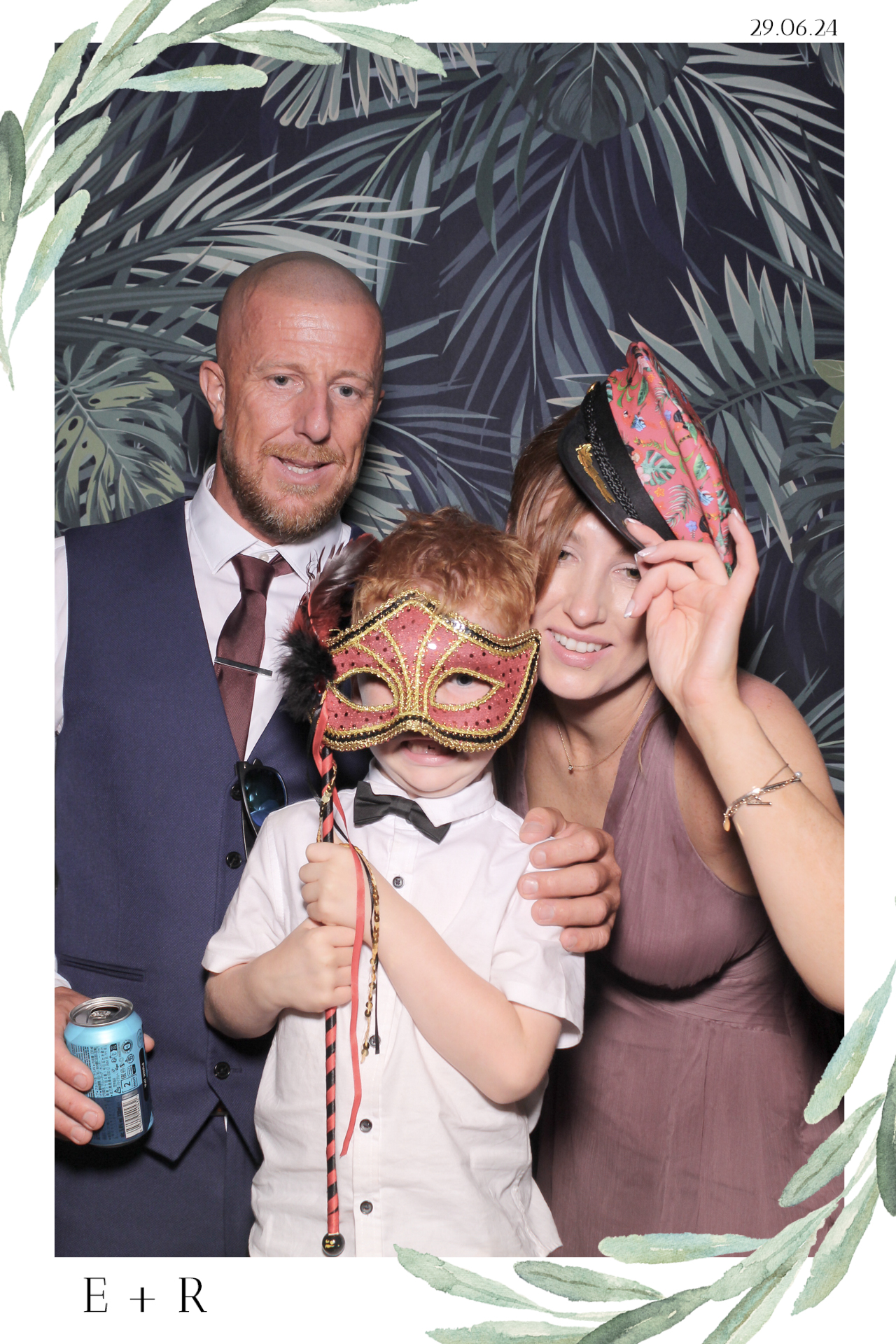 Ellie & Rob - Selfie Mirror | View more photos from the event at gallery.freshbooths.com/u/FreshBooths/Ellie-Rob-Selfie-Mirror