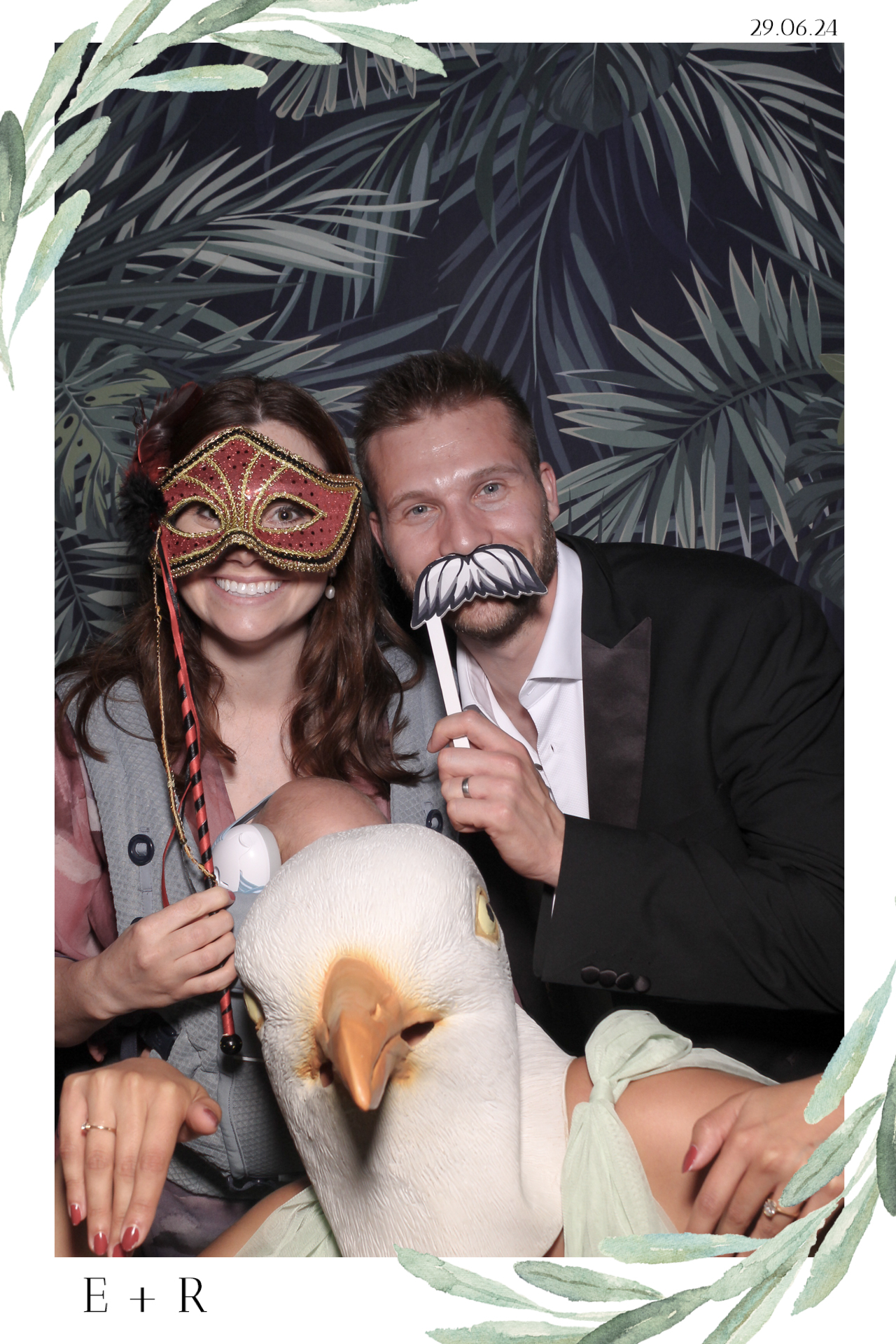 Ellie & Rob - Selfie Mirror | View more photos from the event at gallery.freshbooths.com/u/FreshBooths/Ellie-Rob-Selfie-Mirror