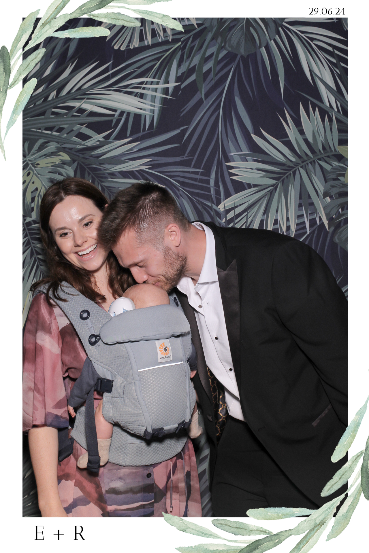 Ellie & Rob - Selfie Mirror | View more photos from the event at gallery.freshbooths.com/u/FreshBooths/Ellie-Rob-Selfie-Mirror