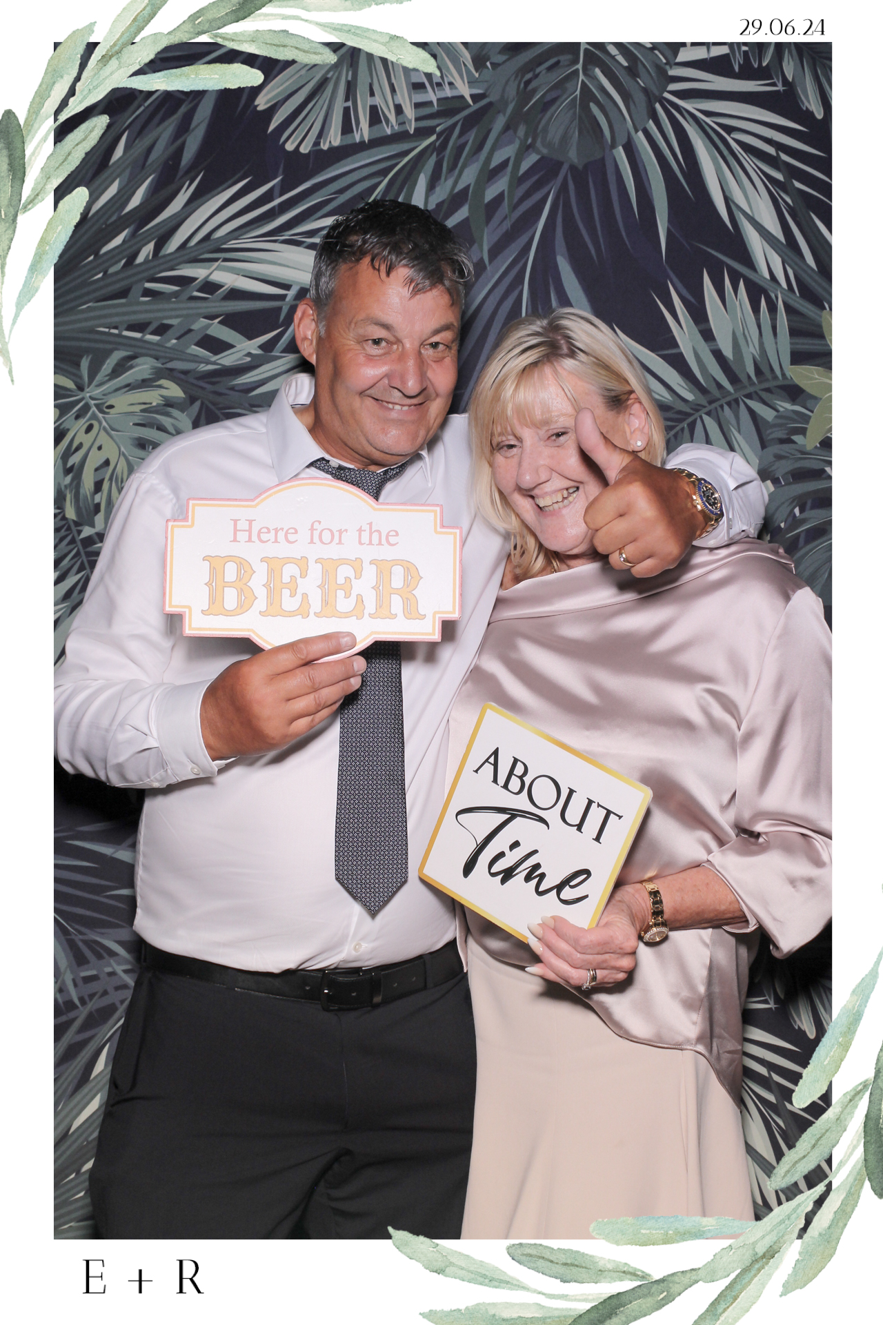 Ellie & Rob - Selfie Mirror | View more photos from the event at gallery.freshbooths.com/u/FreshBooths/Ellie-Rob-Selfie-Mirror
