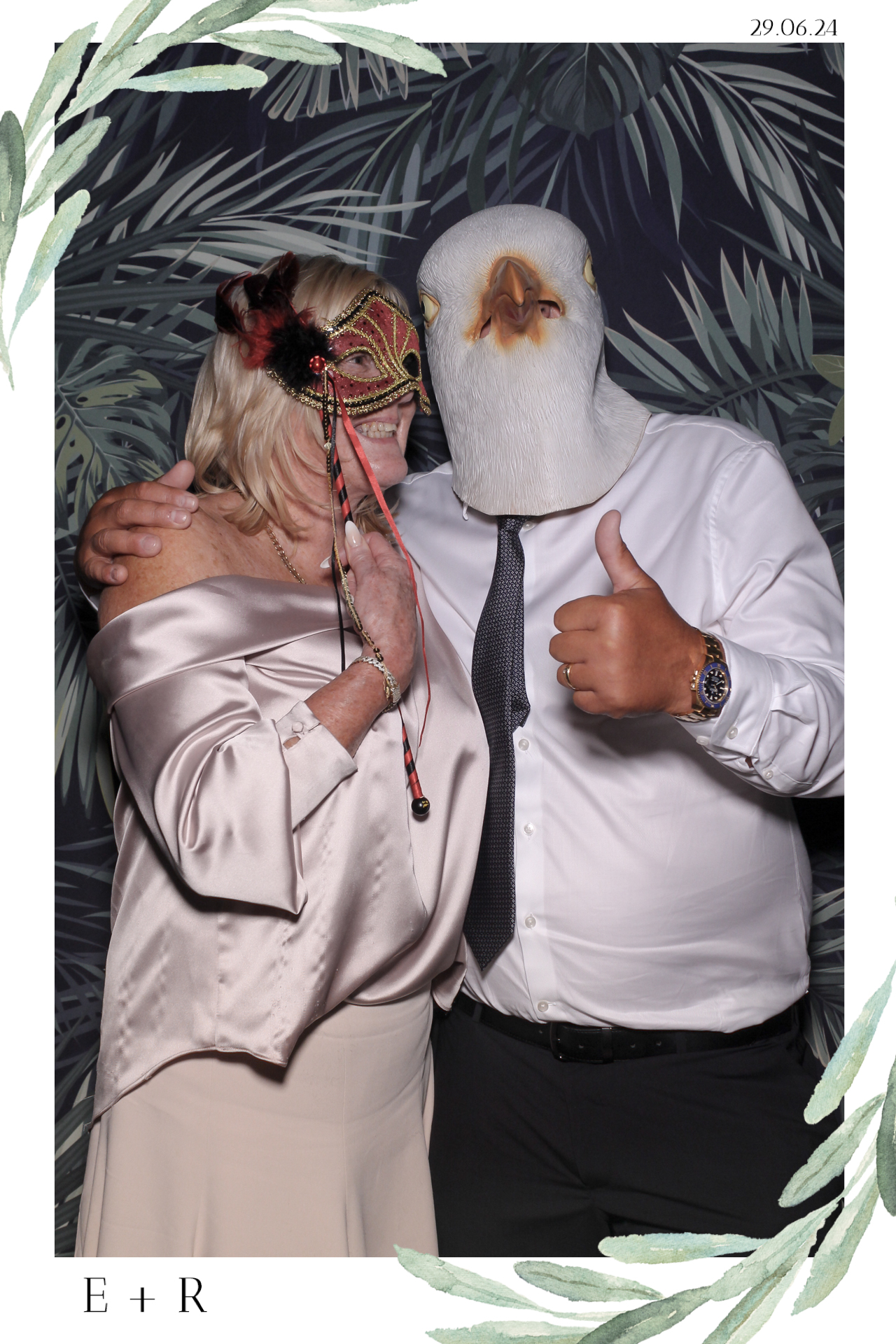 Ellie & Rob - Selfie Mirror | View more photos from the event at gallery.freshbooths.com/u/FreshBooths/Ellie-Rob-Selfie-Mirror