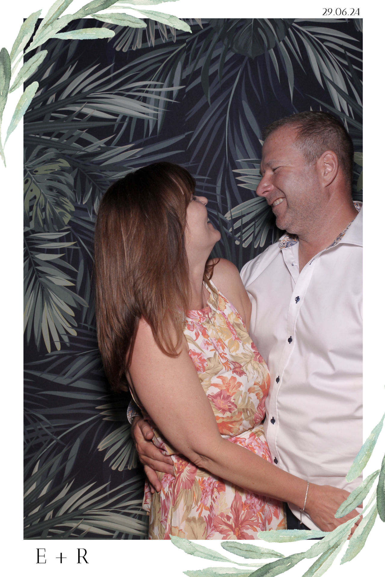 Ellie & Rob - Selfie Mirror | View more photos from the event at gallery.freshbooths.com/u/FreshBooths/Ellie-Rob-Selfie-Mirror