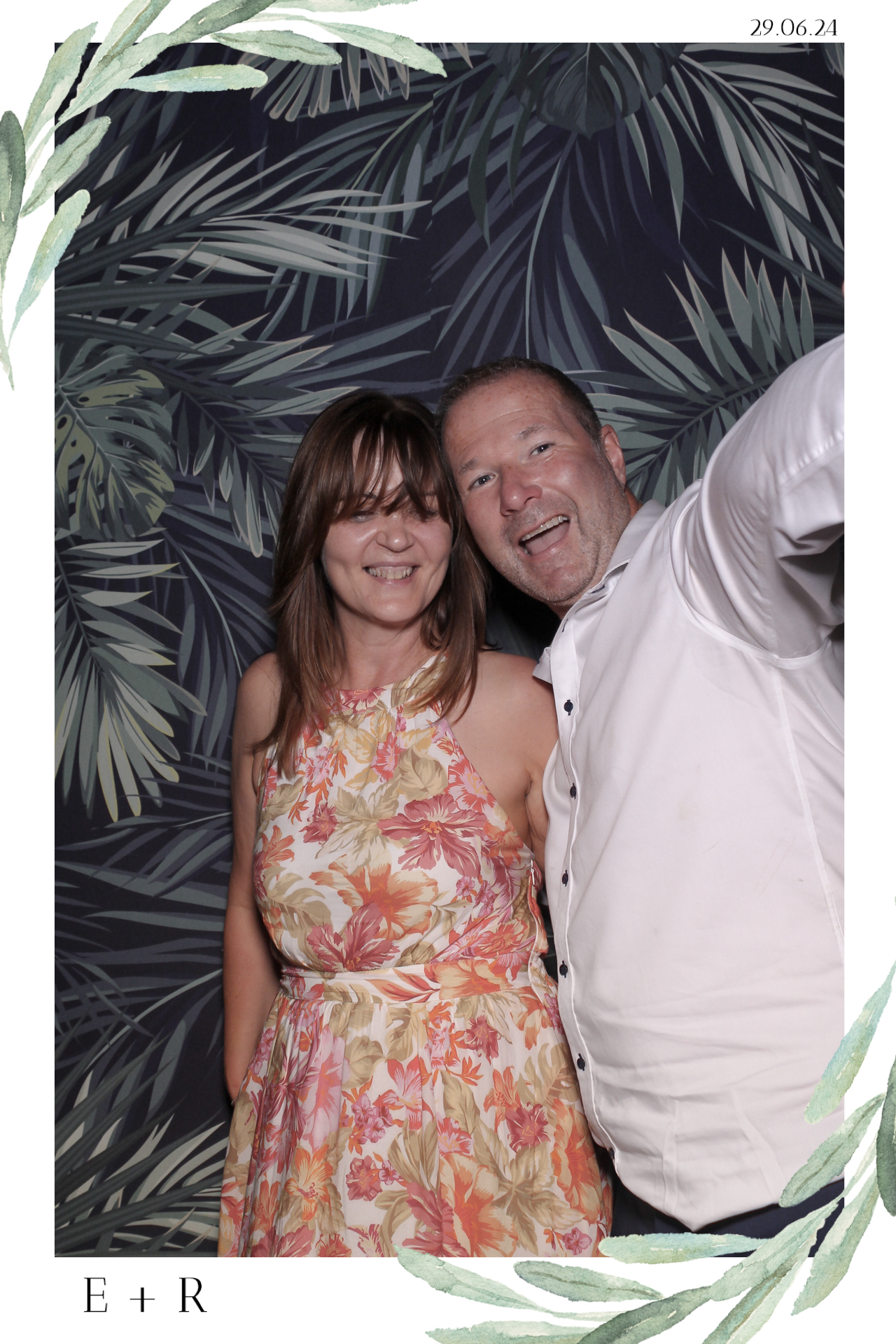 Ellie & Rob - Selfie Mirror | View more photos from the event at gallery.freshbooths.com/u/FreshBooths/Ellie-Rob-Selfie-Mirror