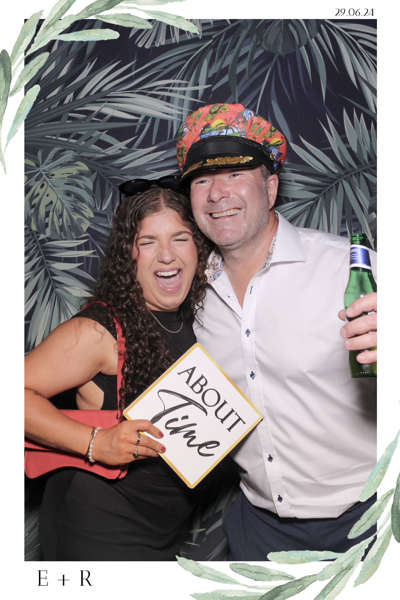 Ellie & Rob - Selfie Mirror | View more photos from the event at gallery.freshbooths.com/u/FreshBooths/Ellie-Rob-Selfie-Mirror