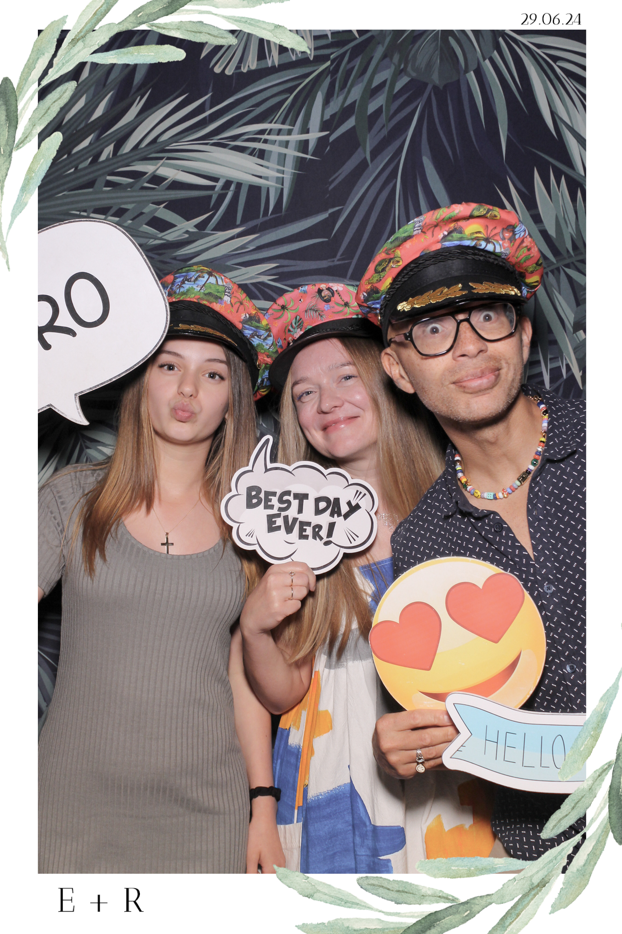 Ellie & Rob - Selfie Mirror | View more photos from the event at gallery.freshbooths.com/u/FreshBooths/Ellie-Rob-Selfie-Mirror