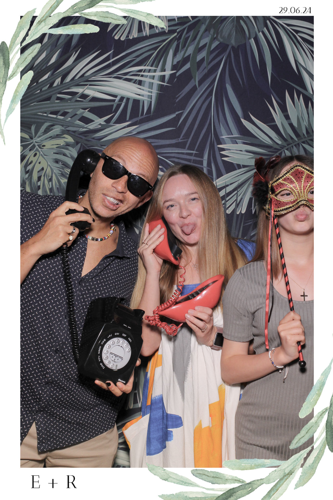 Ellie & Rob - Selfie Mirror | View more photos from the event at gallery.freshbooths.com/u/FreshBooths/Ellie-Rob-Selfie-Mirror