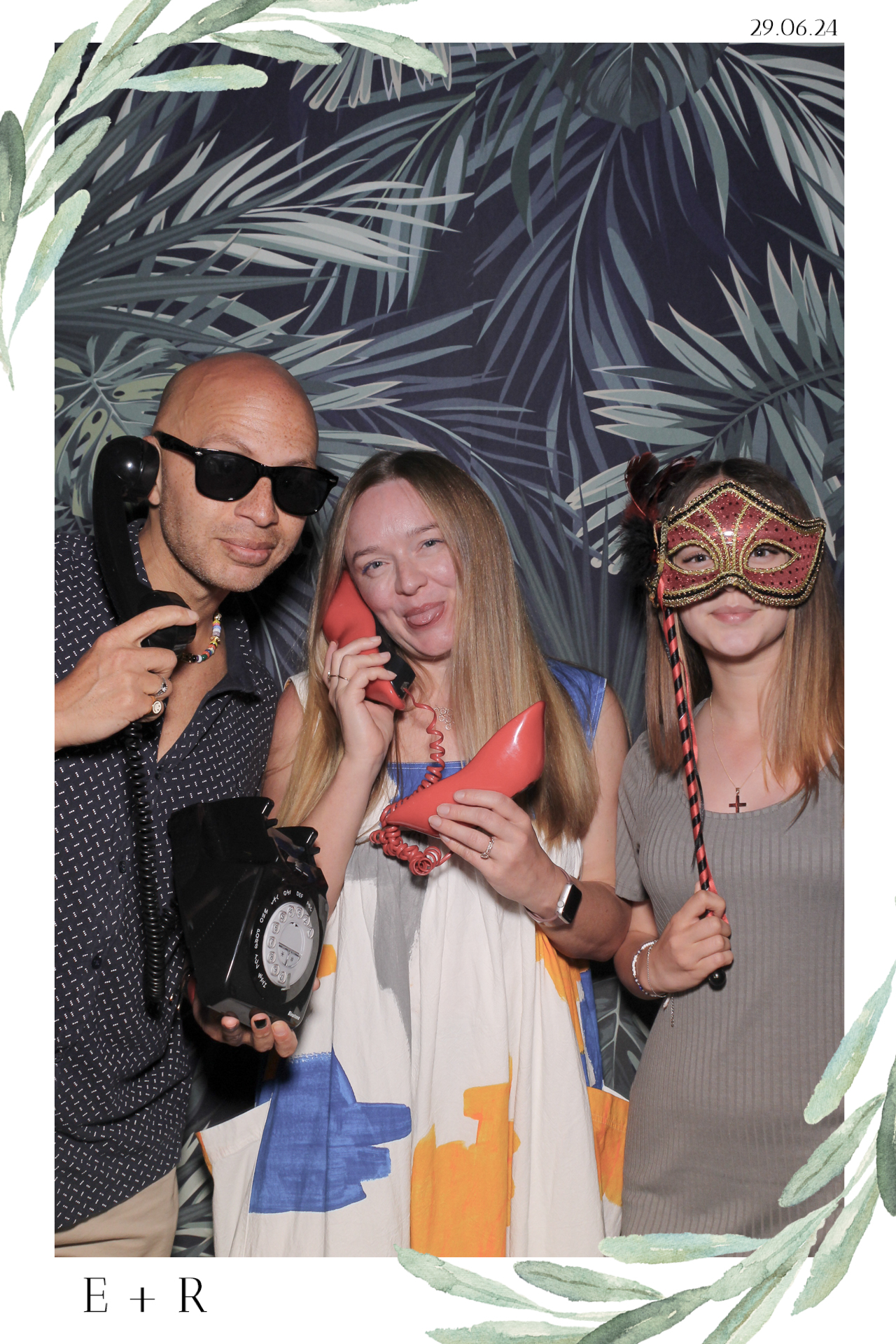 Ellie & Rob - Selfie Mirror | View more photos from the event at gallery.freshbooths.com/u/FreshBooths/Ellie-Rob-Selfie-Mirror