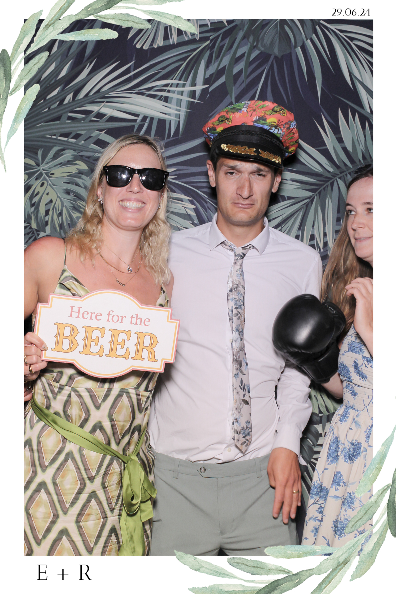 Ellie & Rob - Selfie Mirror | View more photos from the event at gallery.freshbooths.com/u/FreshBooths/Ellie-Rob-Selfie-Mirror
