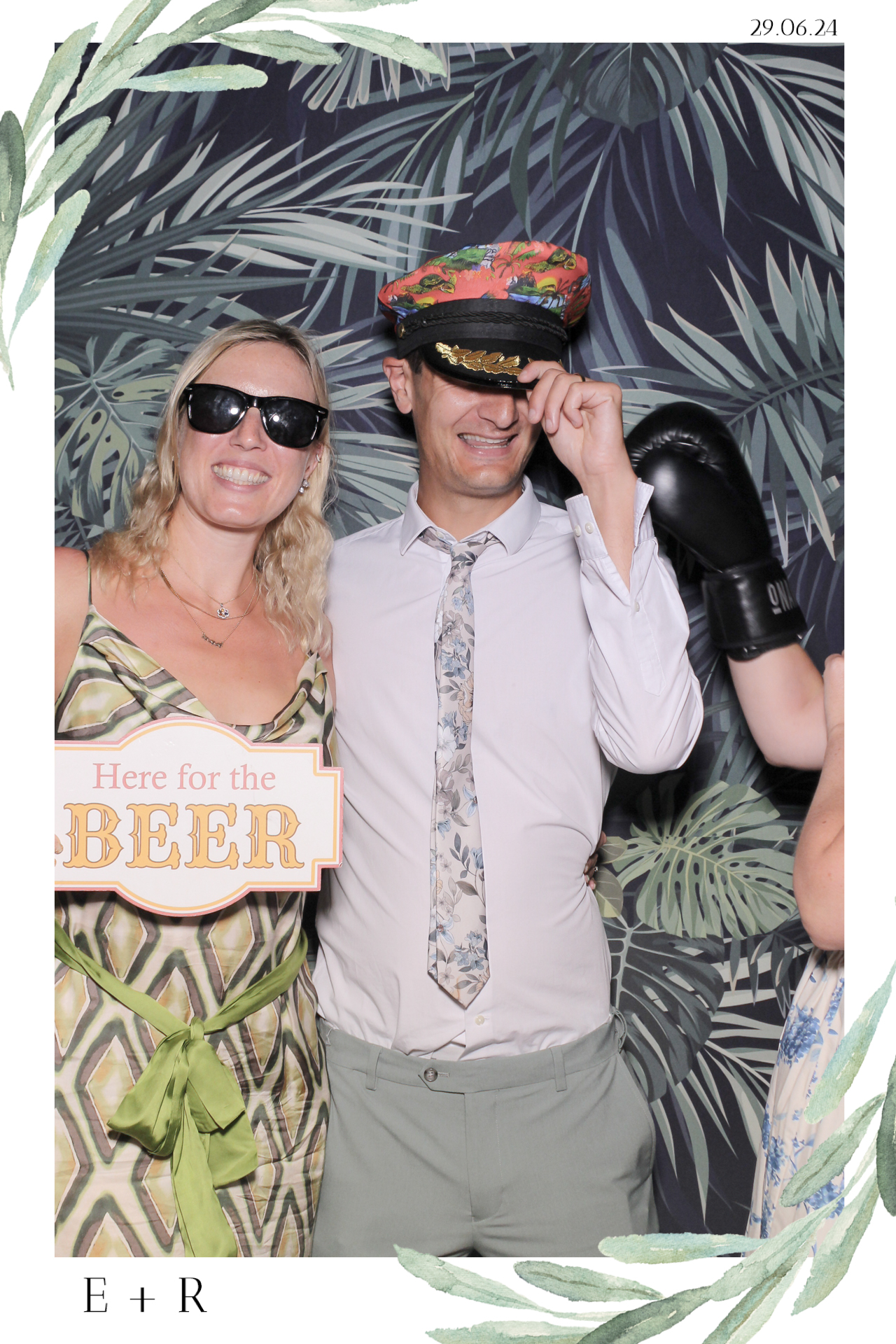Ellie & Rob - Selfie Mirror | View more photos from the event at gallery.freshbooths.com/u/FreshBooths/Ellie-Rob-Selfie-Mirror