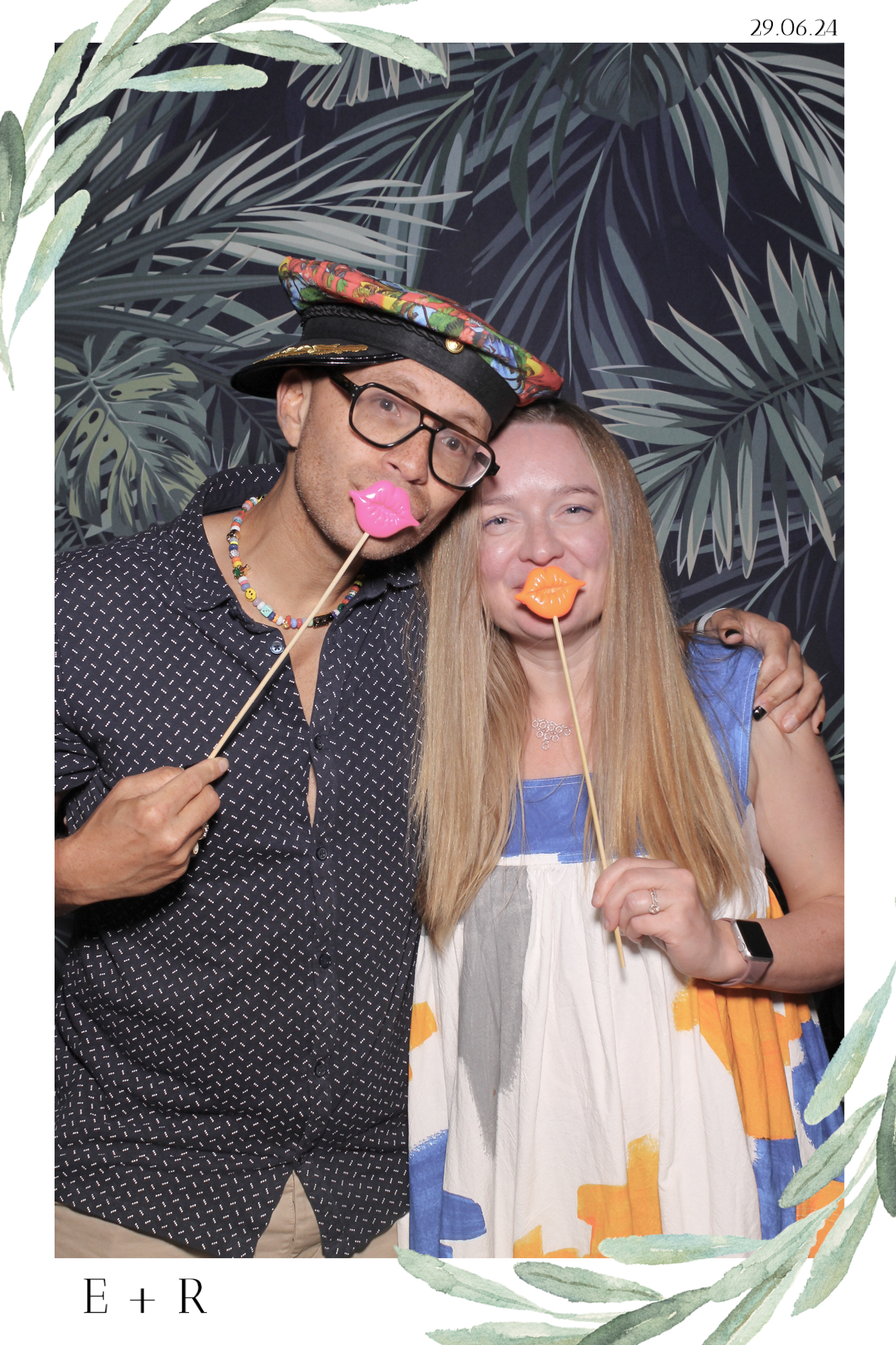 Ellie & Rob - Selfie Mirror | View more photos from the event at gallery.freshbooths.com/u/FreshBooths/Ellie-Rob-Selfie-Mirror