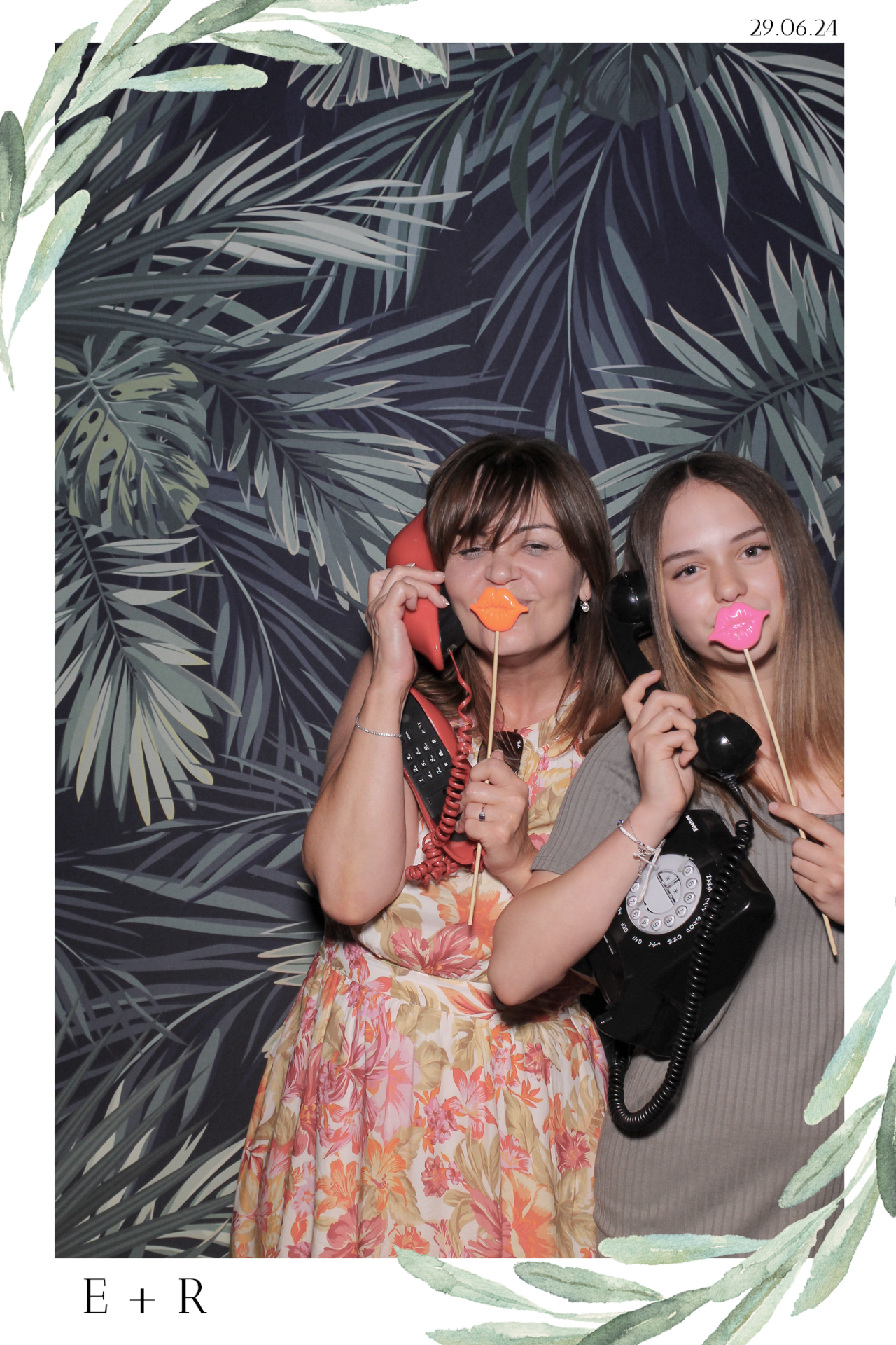 Ellie & Rob - Selfie Mirror | View more photos from the event at gallery.freshbooths.com/u/FreshBooths/Ellie-Rob-Selfie-Mirror