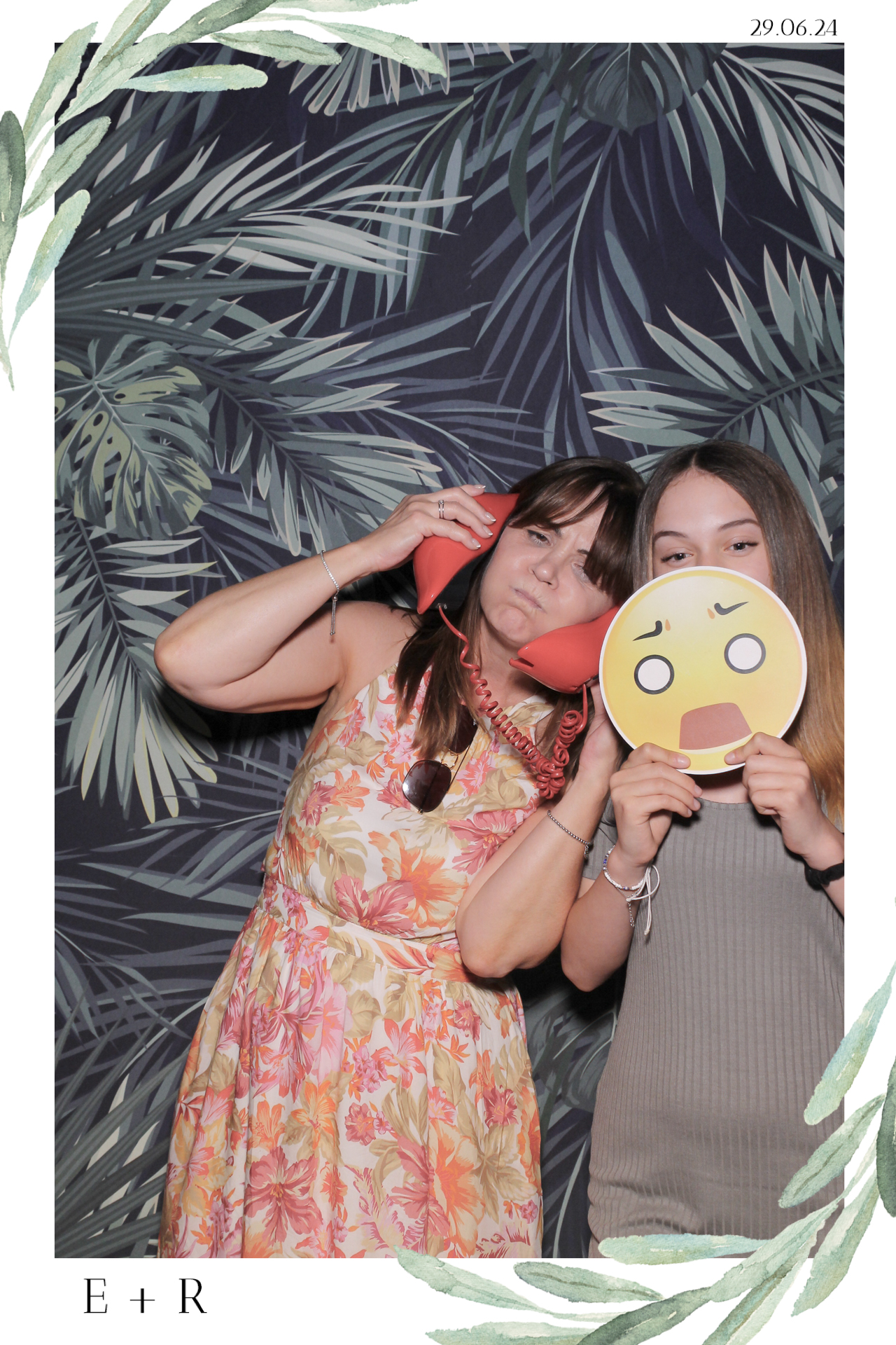 Ellie & Rob - Selfie Mirror | View more photos from the event at gallery.freshbooths.com/u/FreshBooths/Ellie-Rob-Selfie-Mirror