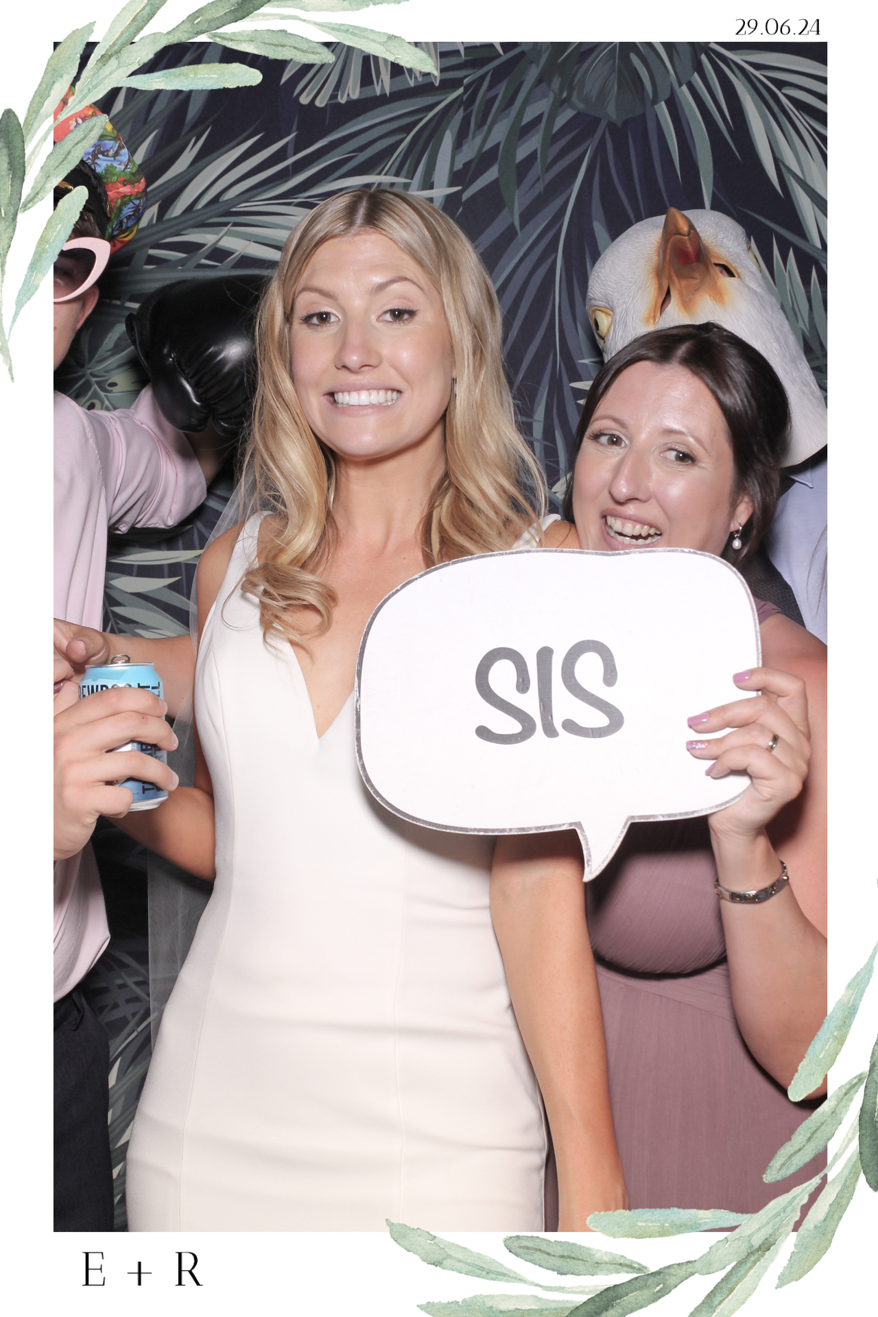 Ellie & Rob - Selfie Mirror | View more photos from the event at gallery.freshbooths.com/u/FreshBooths/Ellie-Rob-Selfie-Mirror