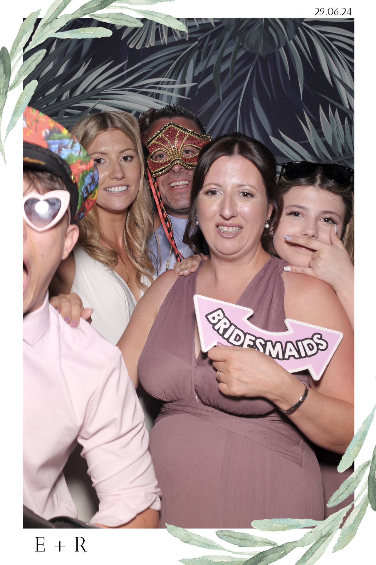 Ellie & Rob - Selfie Mirror | View more photos from the event at gallery.freshbooths.com/u/FreshBooths/Ellie-Rob-Selfie-Mirror