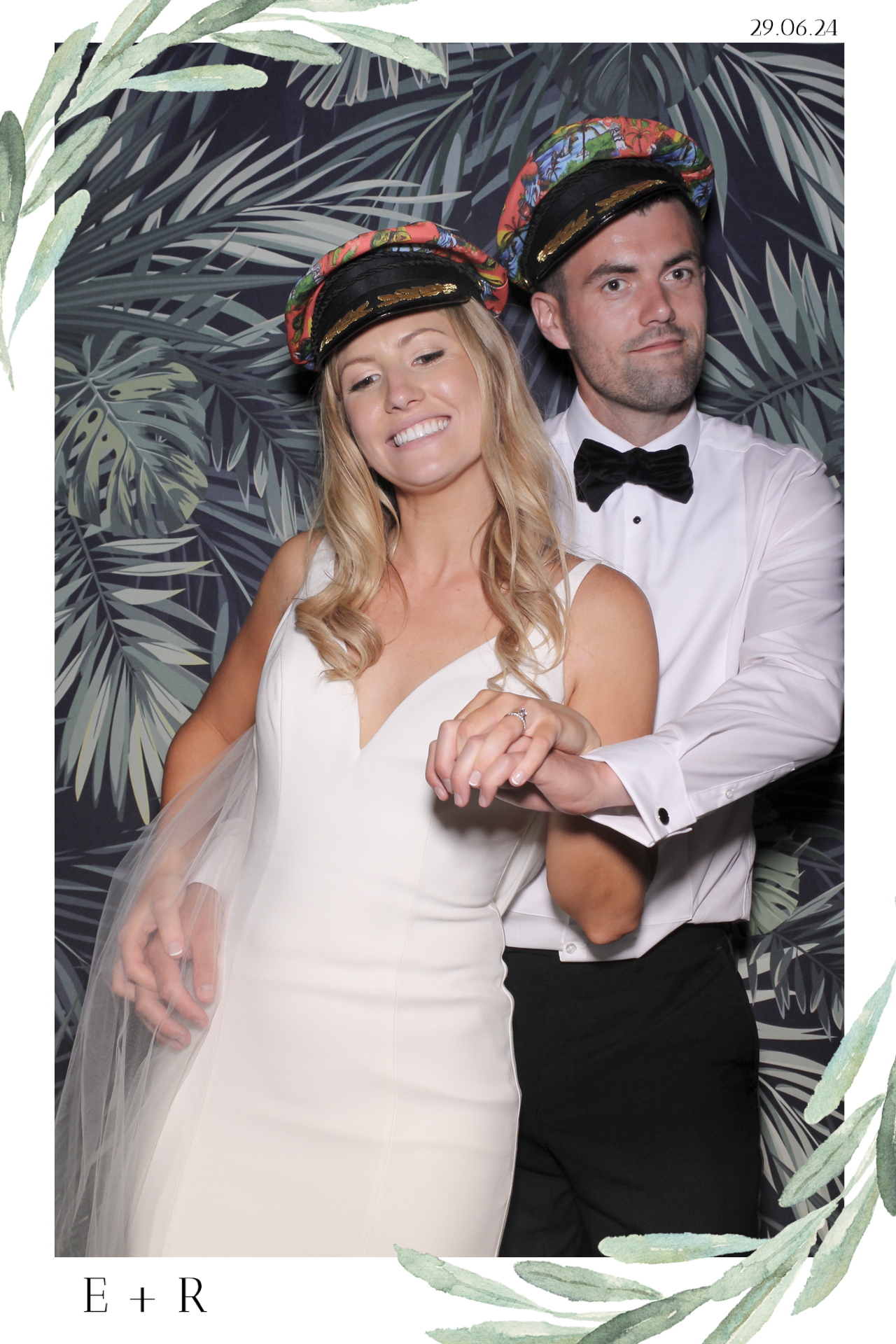 Ellie & Rob - Selfie Mirror | View more photos from the event at gallery.freshbooths.com/u/FreshBooths/Ellie-Rob-Selfie-Mirror