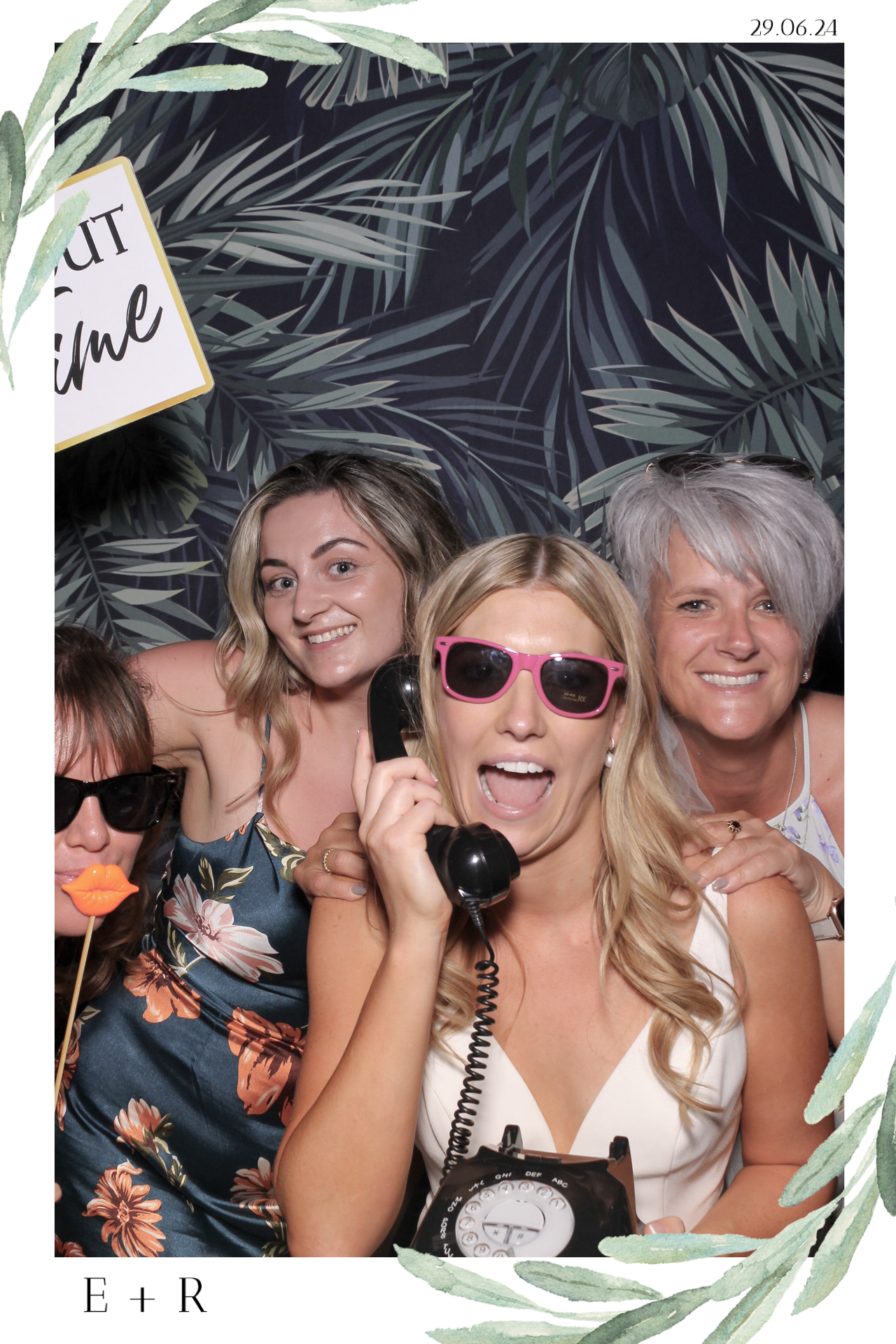 Ellie & Rob - Selfie Mirror | View more photos from the event at gallery.freshbooths.com/u/FreshBooths/Ellie-Rob-Selfie-Mirror