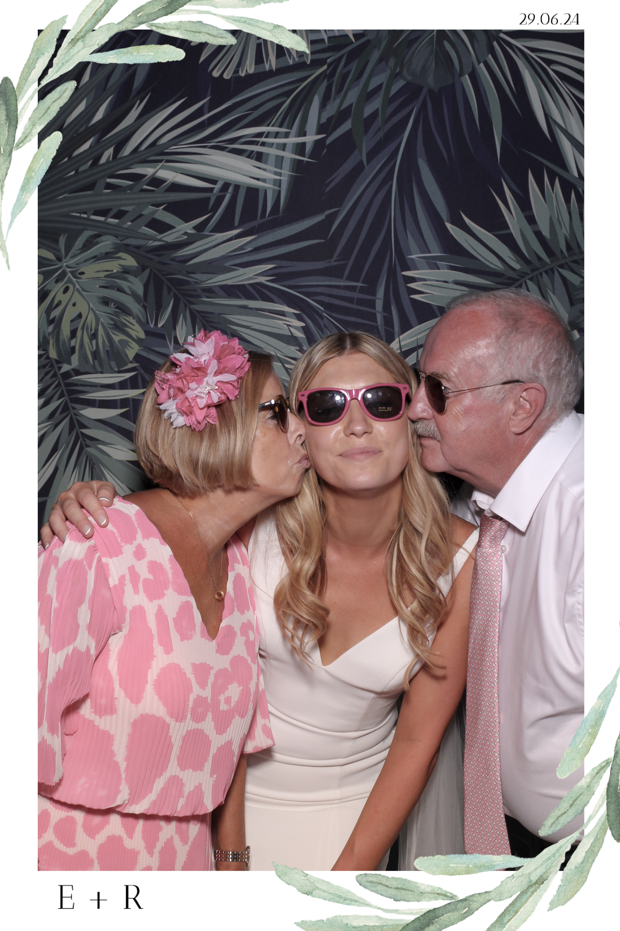 Ellie & Rob - Selfie Mirror | View more photos from the event at gallery.freshbooths.com/u/FreshBooths/Ellie-Rob-Selfie-Mirror