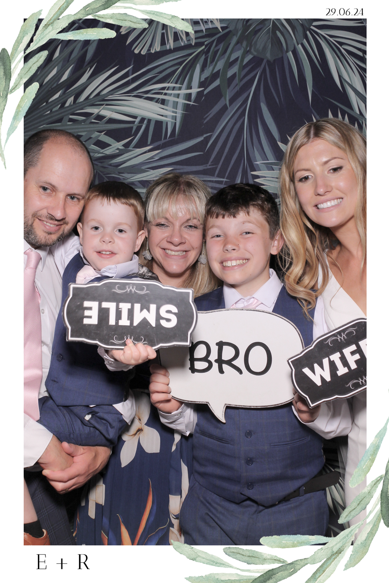 Ellie & Rob - Selfie Mirror | View more photos from the event at gallery.freshbooths.com/u/FreshBooths/Ellie-Rob-Selfie-Mirror