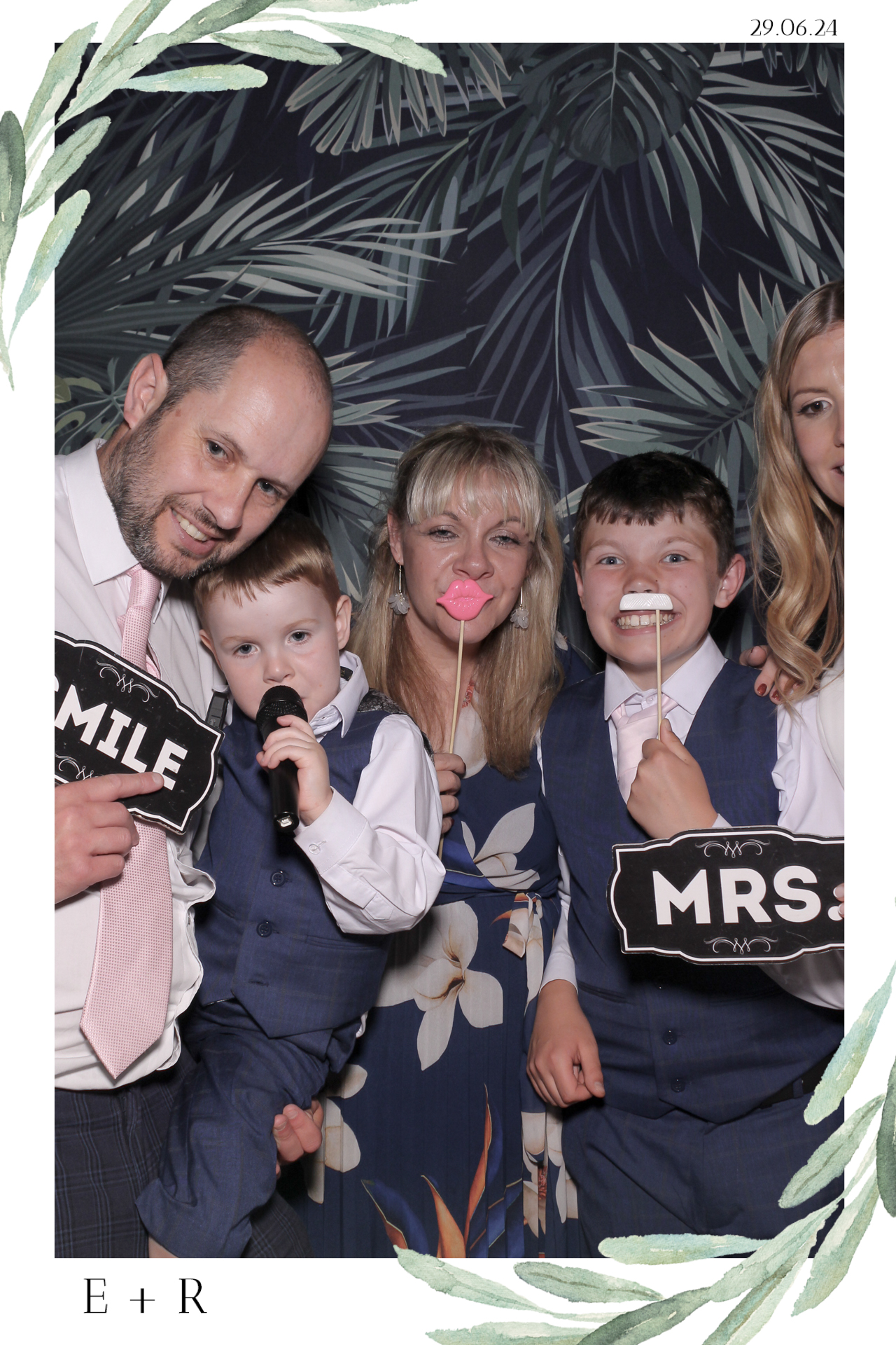 Ellie & Rob - Selfie Mirror | View more photos from the event at gallery.freshbooths.com/u/FreshBooths/Ellie-Rob-Selfie-Mirror