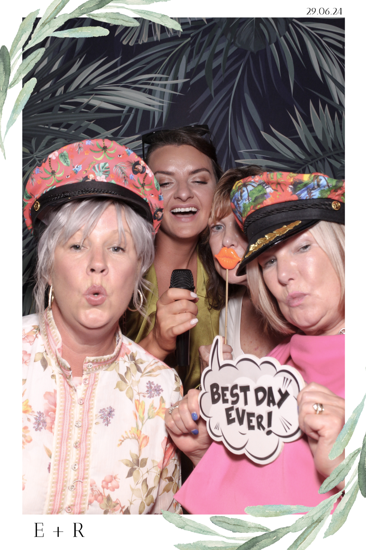 Ellie & Rob - Selfie Mirror | View more photos from the event at gallery.freshbooths.com/u/FreshBooths/Ellie-Rob-Selfie-Mirror