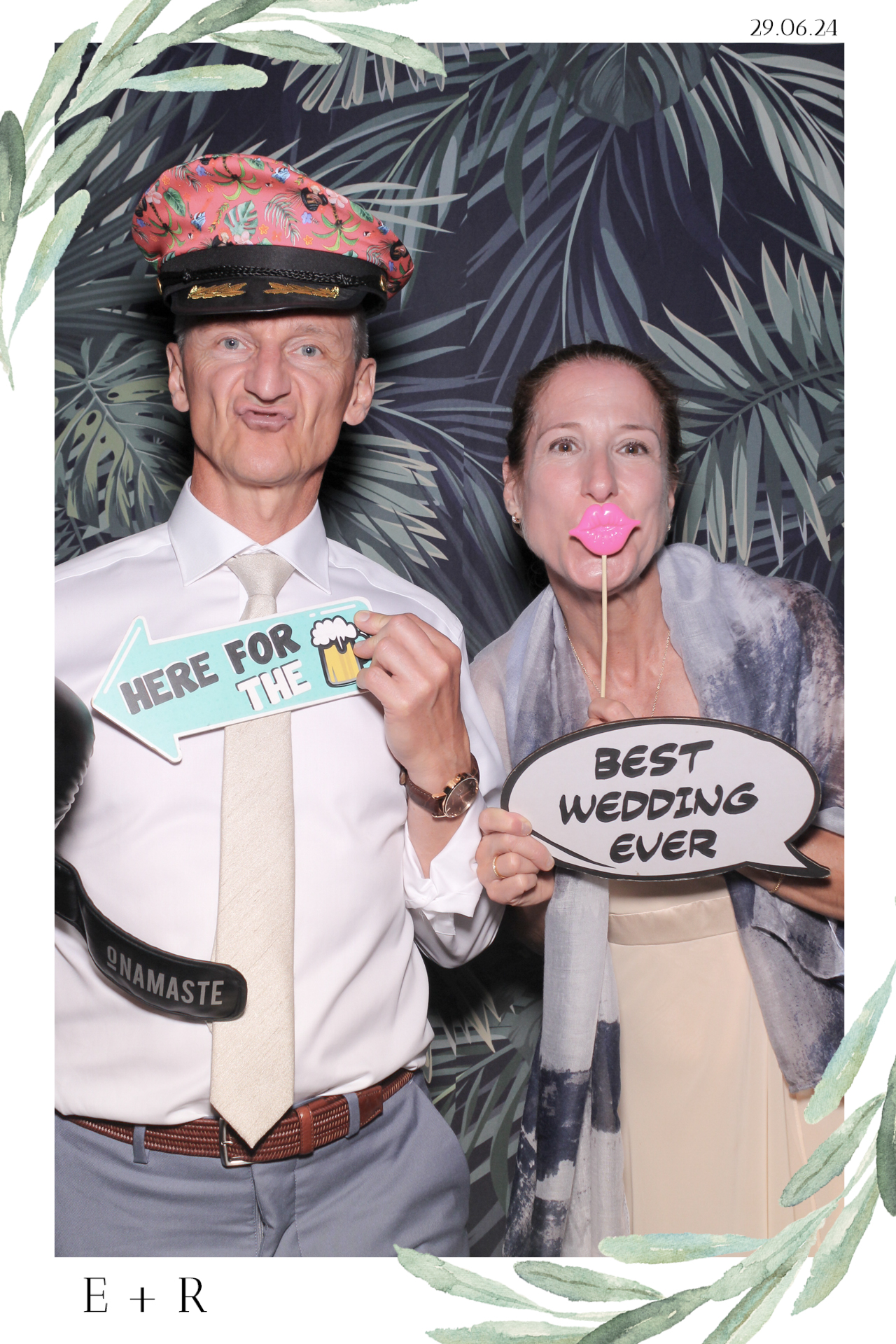 Ellie & Rob - Selfie Mirror | View more photos from the event at gallery.freshbooths.com/u/FreshBooths/Ellie-Rob-Selfie-Mirror