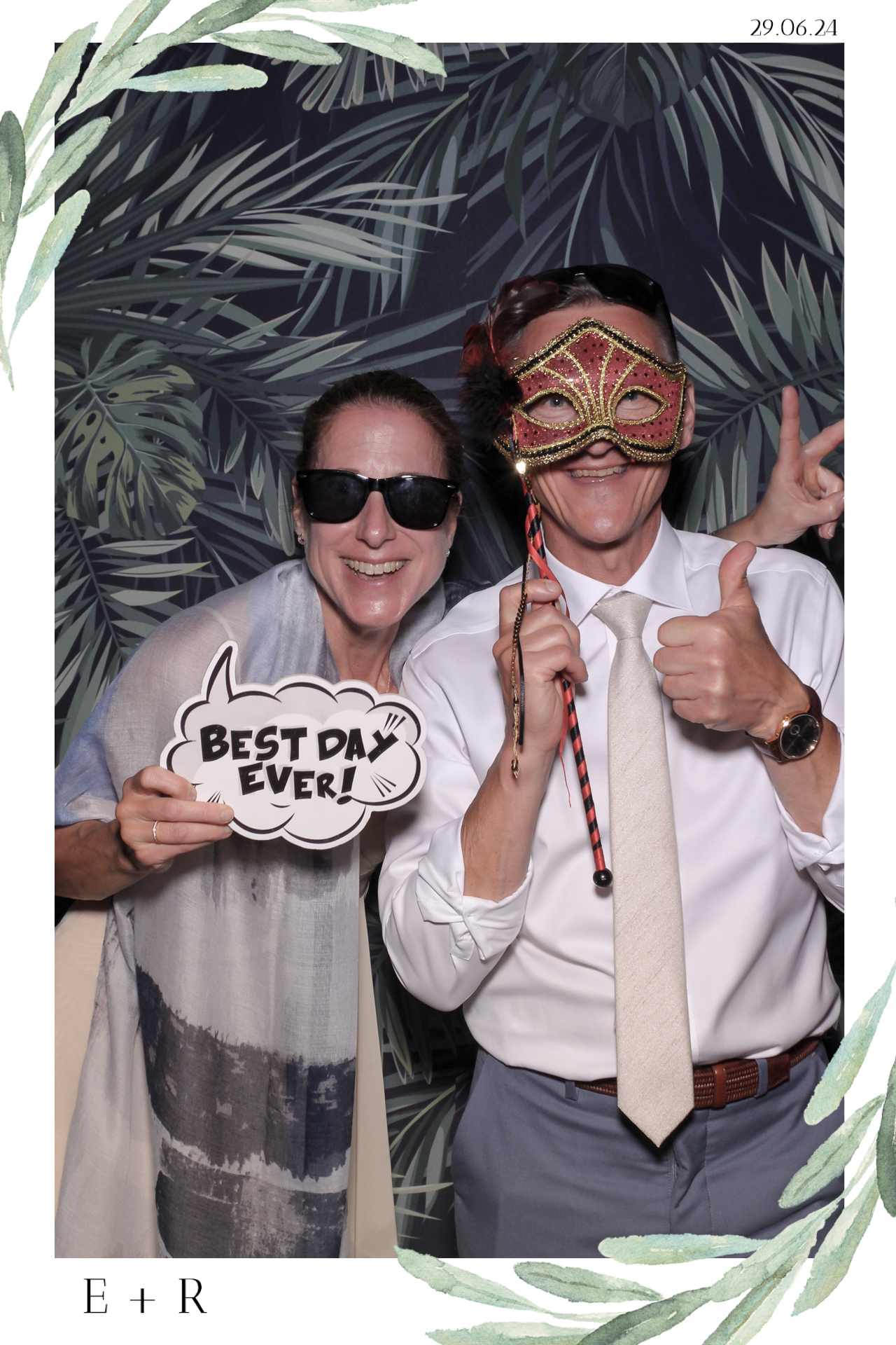Ellie & Rob - Selfie Mirror | View more photos from the event at gallery.freshbooths.com/u/FreshBooths/Ellie-Rob-Selfie-Mirror