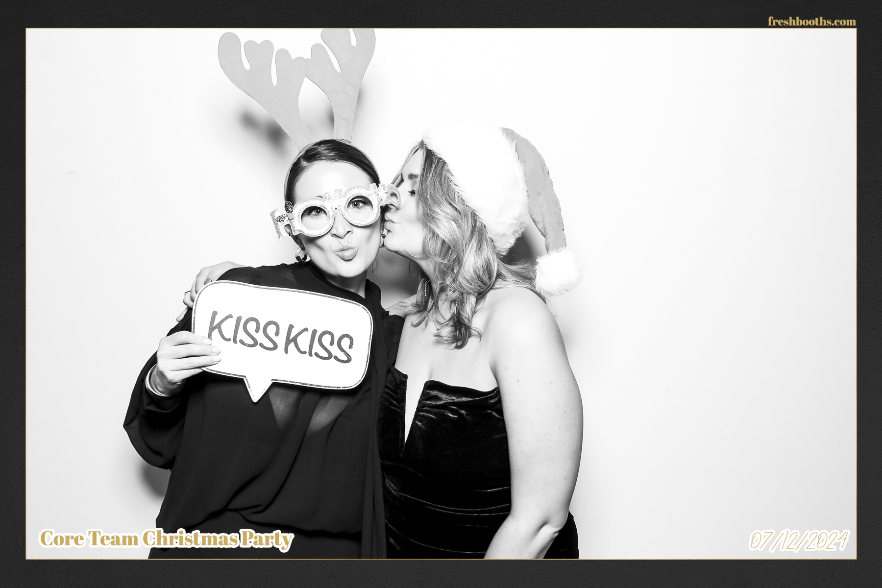 Overbury Xmas Party 2024 | View more photos from the event at gallery.freshbooths.com/u/FreshBooths/Overbury-Xmas-Party-2024