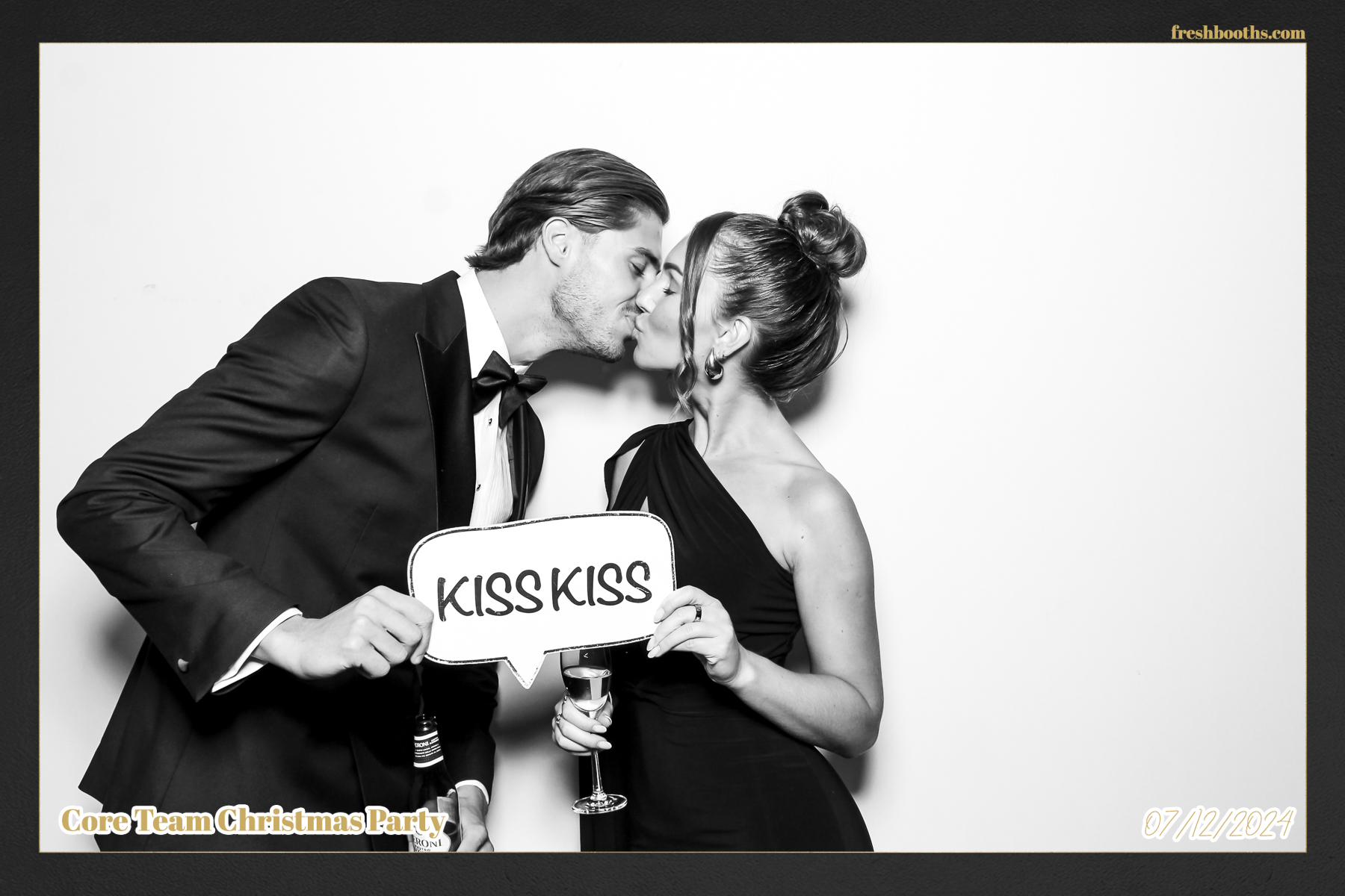 Overbury Xmas Party 2024 | View more photos from the event at gallery.freshbooths.com/u/FreshBooths/Overbury-Xmas-Party-2024