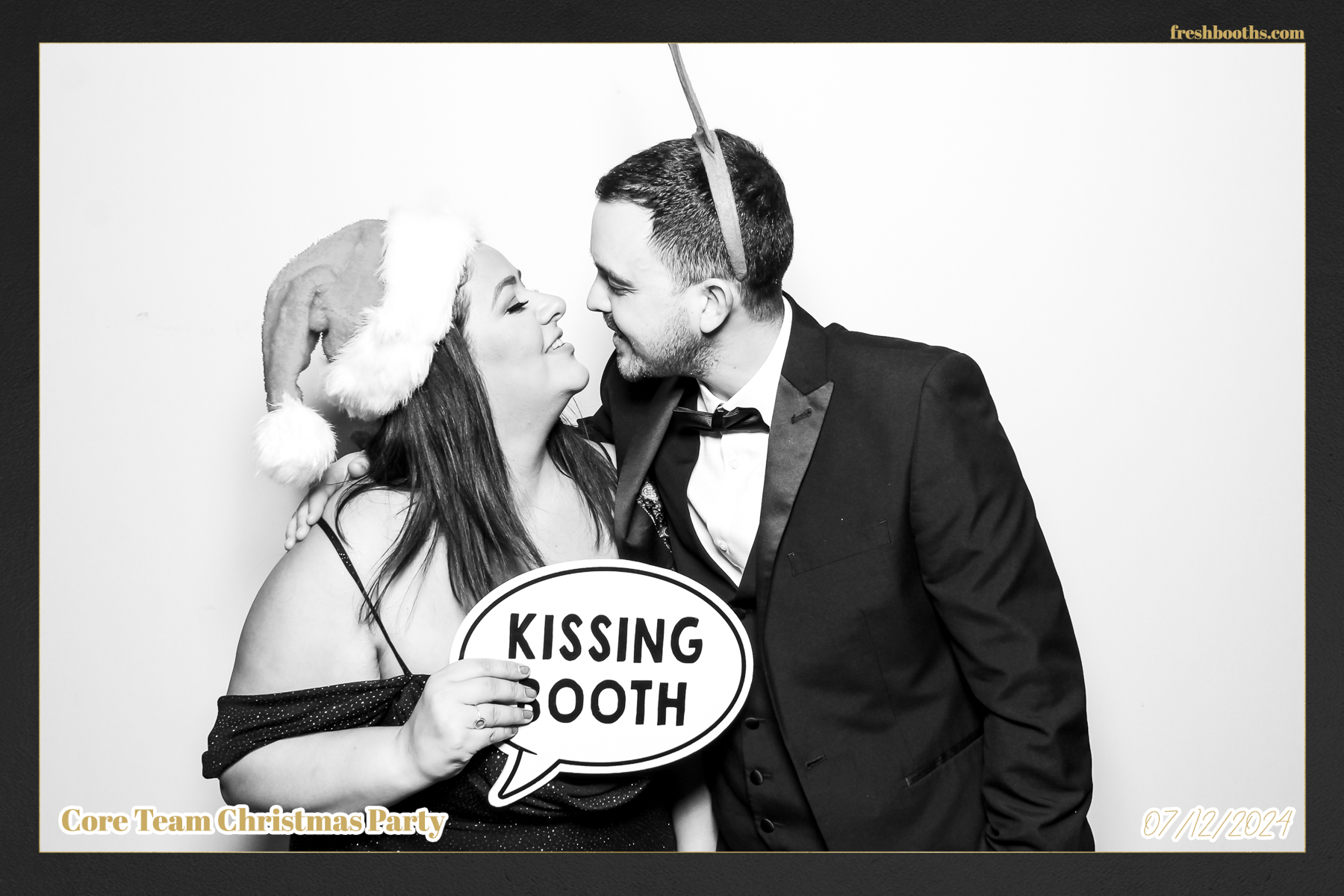 Overbury Xmas Party 2024 | View more photos from the event at gallery.freshbooths.com/u/FreshBooths/Overbury-Xmas-Party-2024