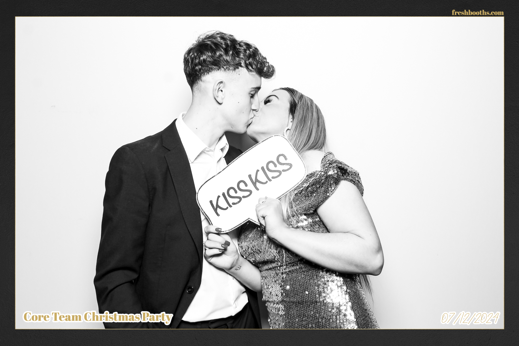 Overbury Xmas Party 2024 | View more photos from the event at gallery.freshbooths.com/u/FreshBooths/Overbury-Xmas-Party-2024